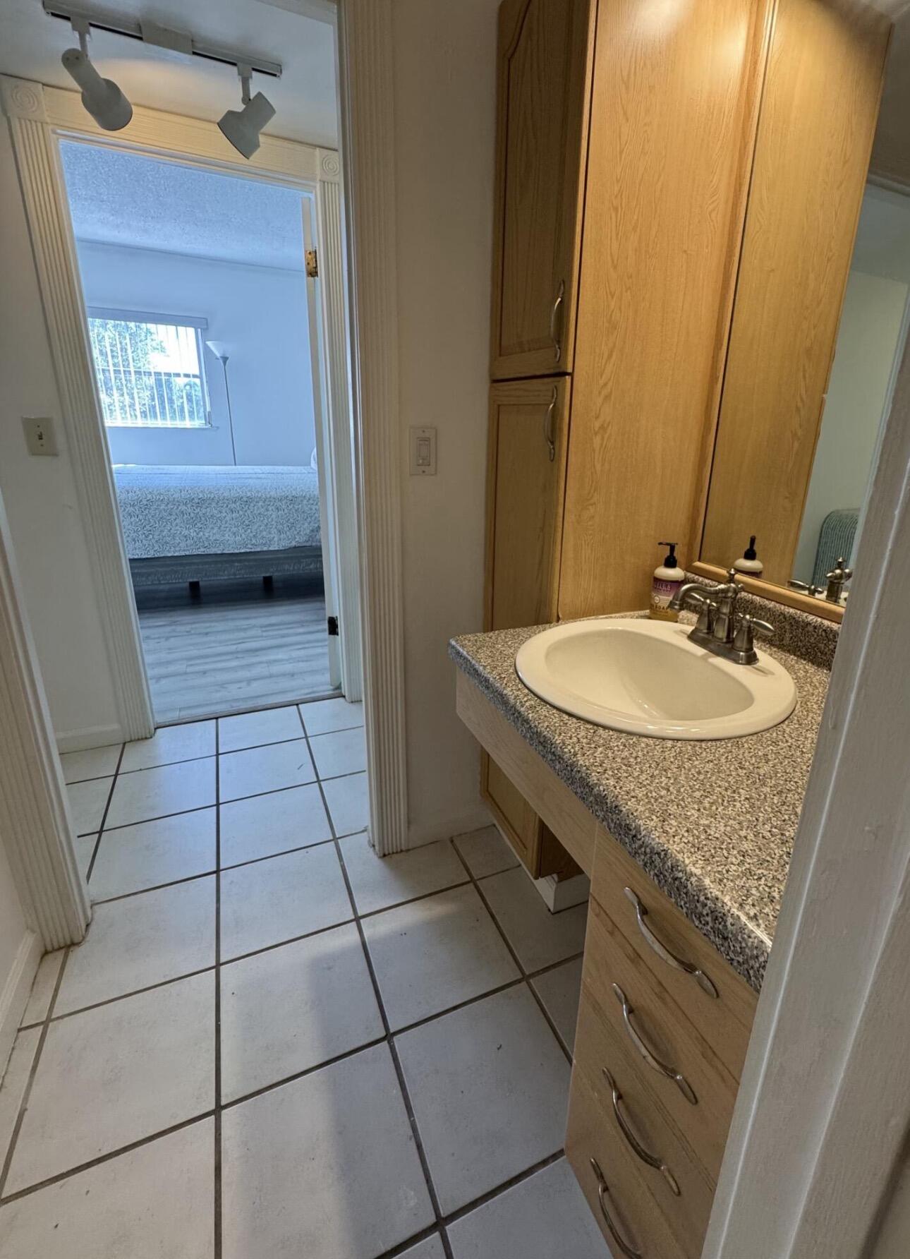 VIKING ARMS CONDO - Residential Lease