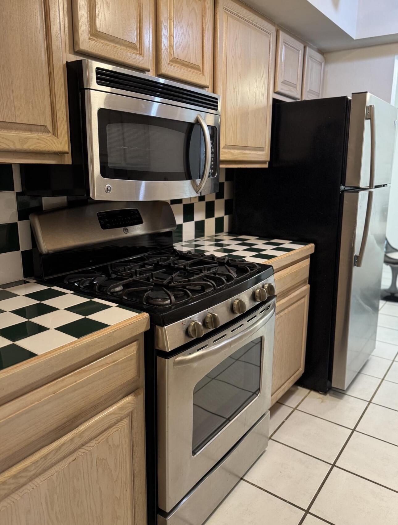VIKING ARMS CONDO - Residential Lease