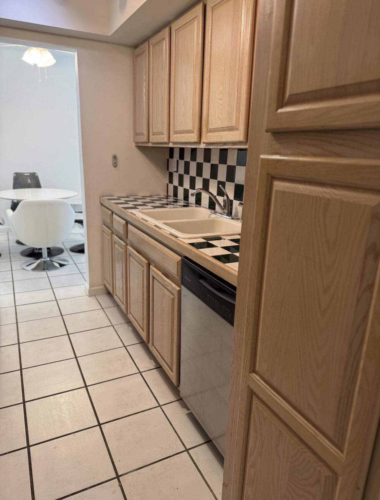VIKING ARMS CONDO - Residential Lease