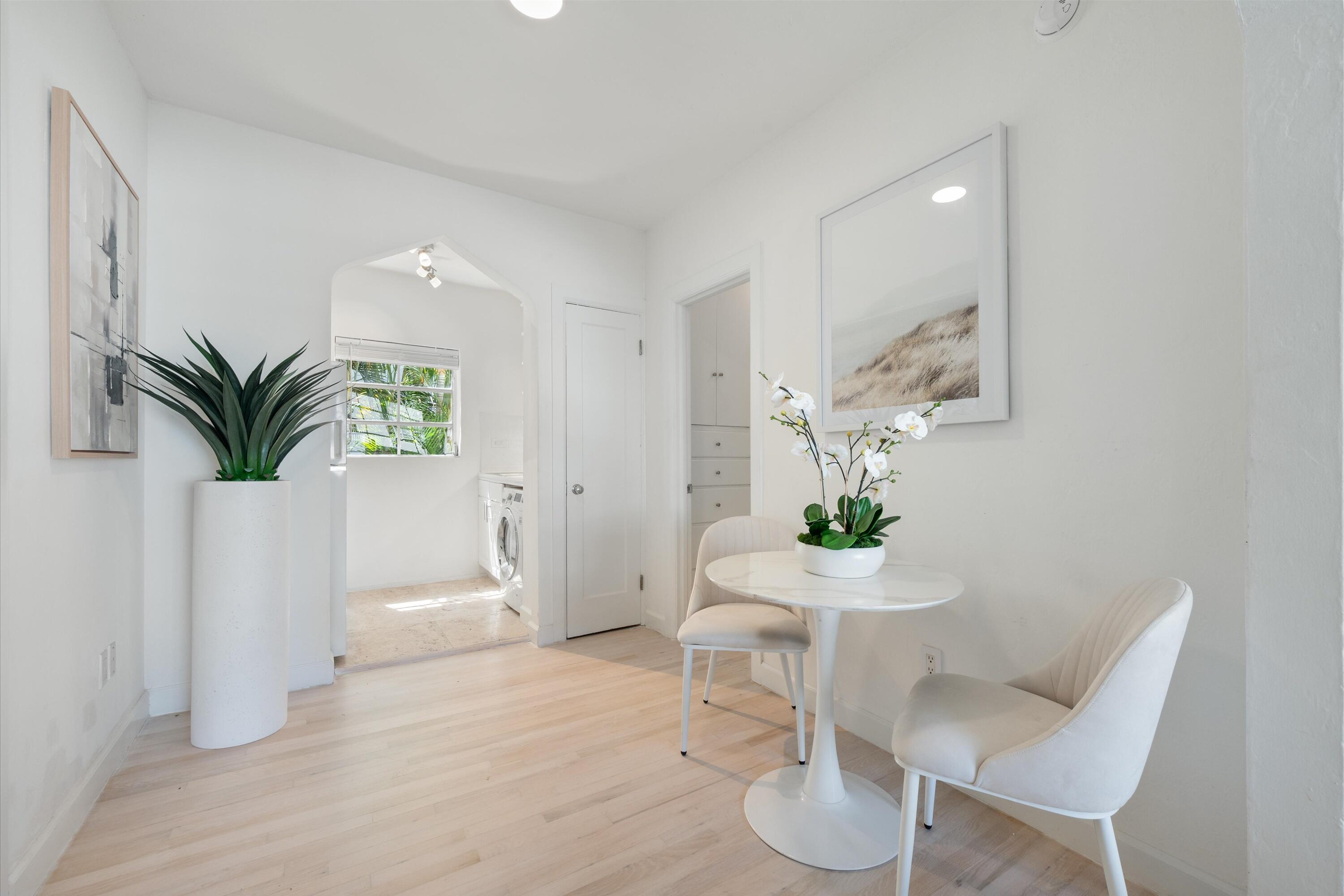 ESPANOLA COURT CONDO - Residential