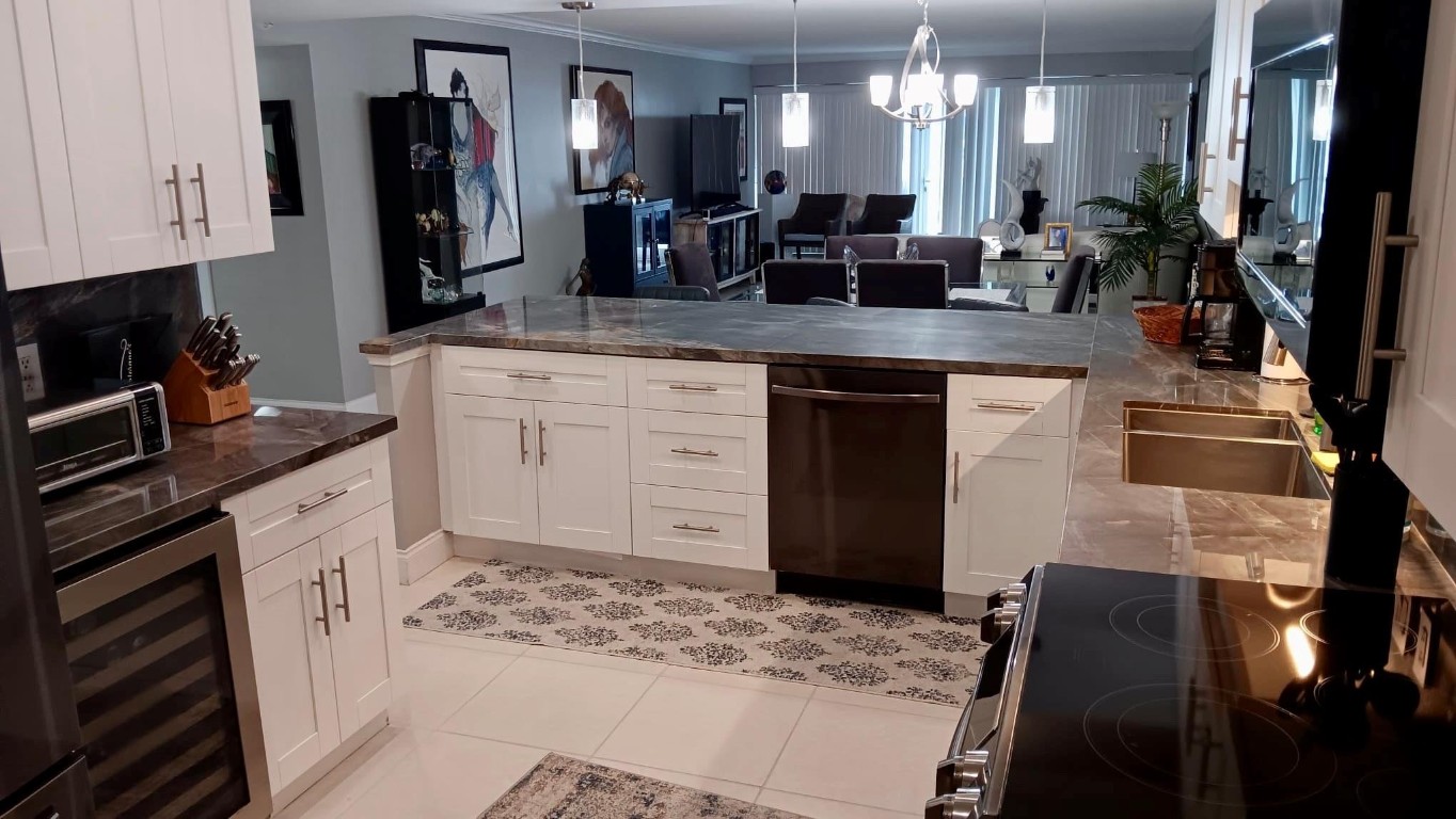 THE GALLEON CONDO - Residential