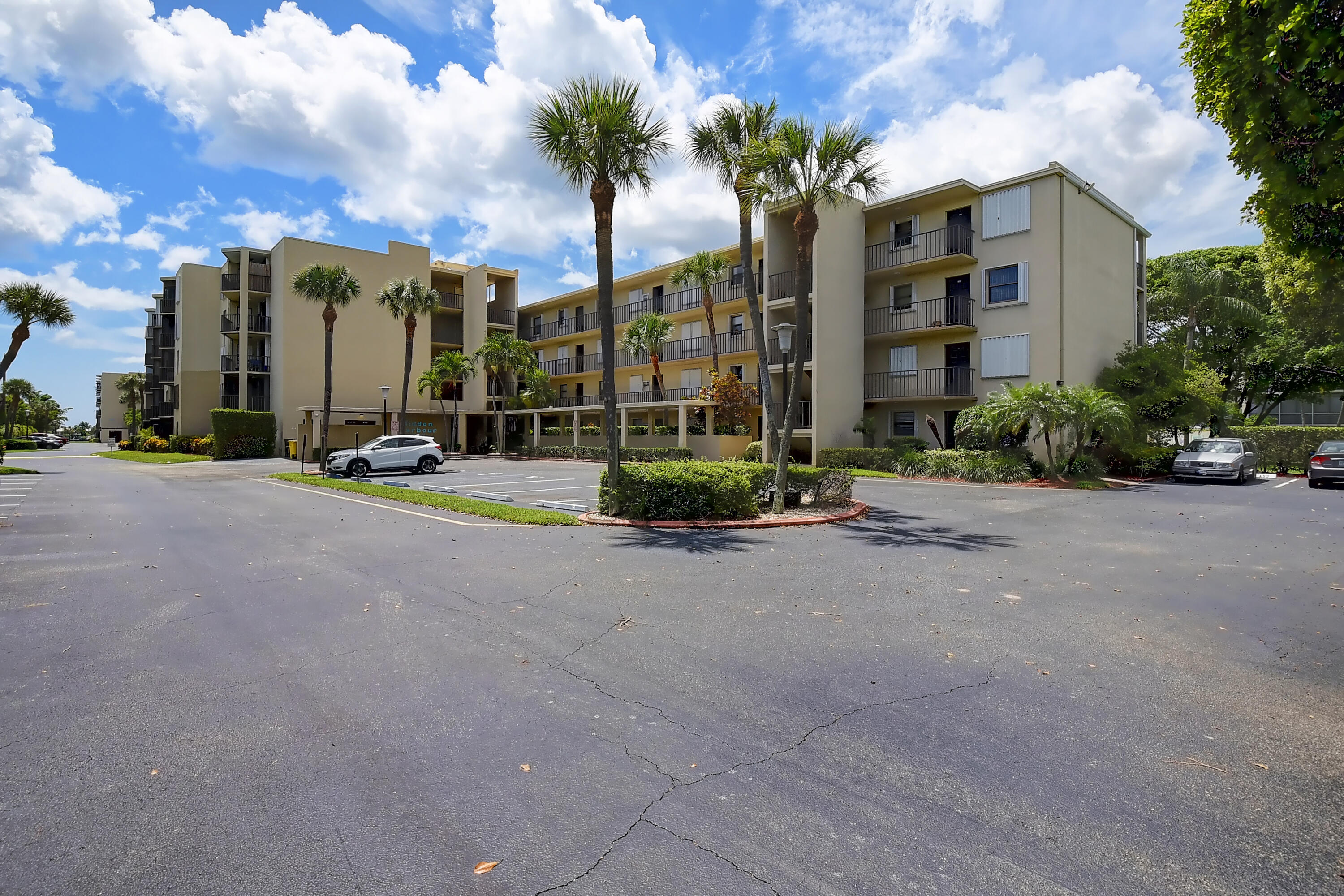 HIDDEN HARBOUR OF THE PALM BEACHES CONDO - Residential