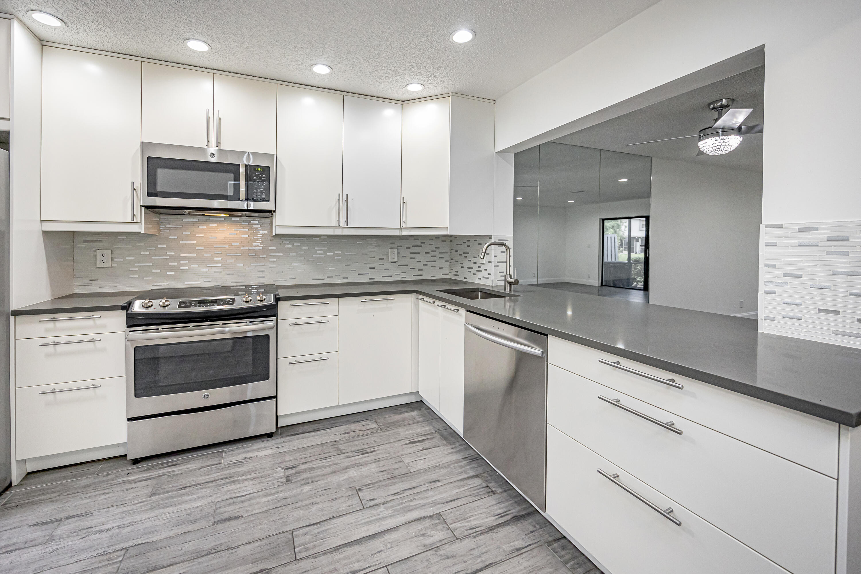 GOLDEN RAINTREE IV-B CONDO - Residential