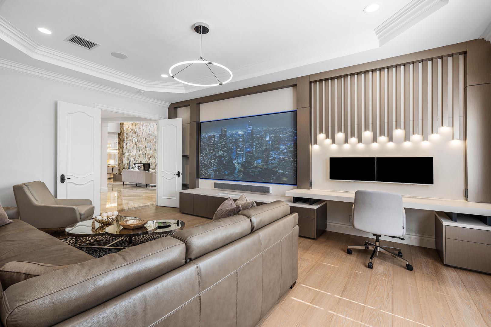 ROYAL PALM YACHT & COUNTRY CLUB - Residential