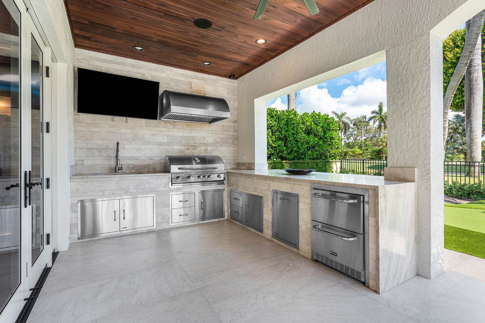 ROYAL PALM YACHT & COUNTRY CLUB - Residential