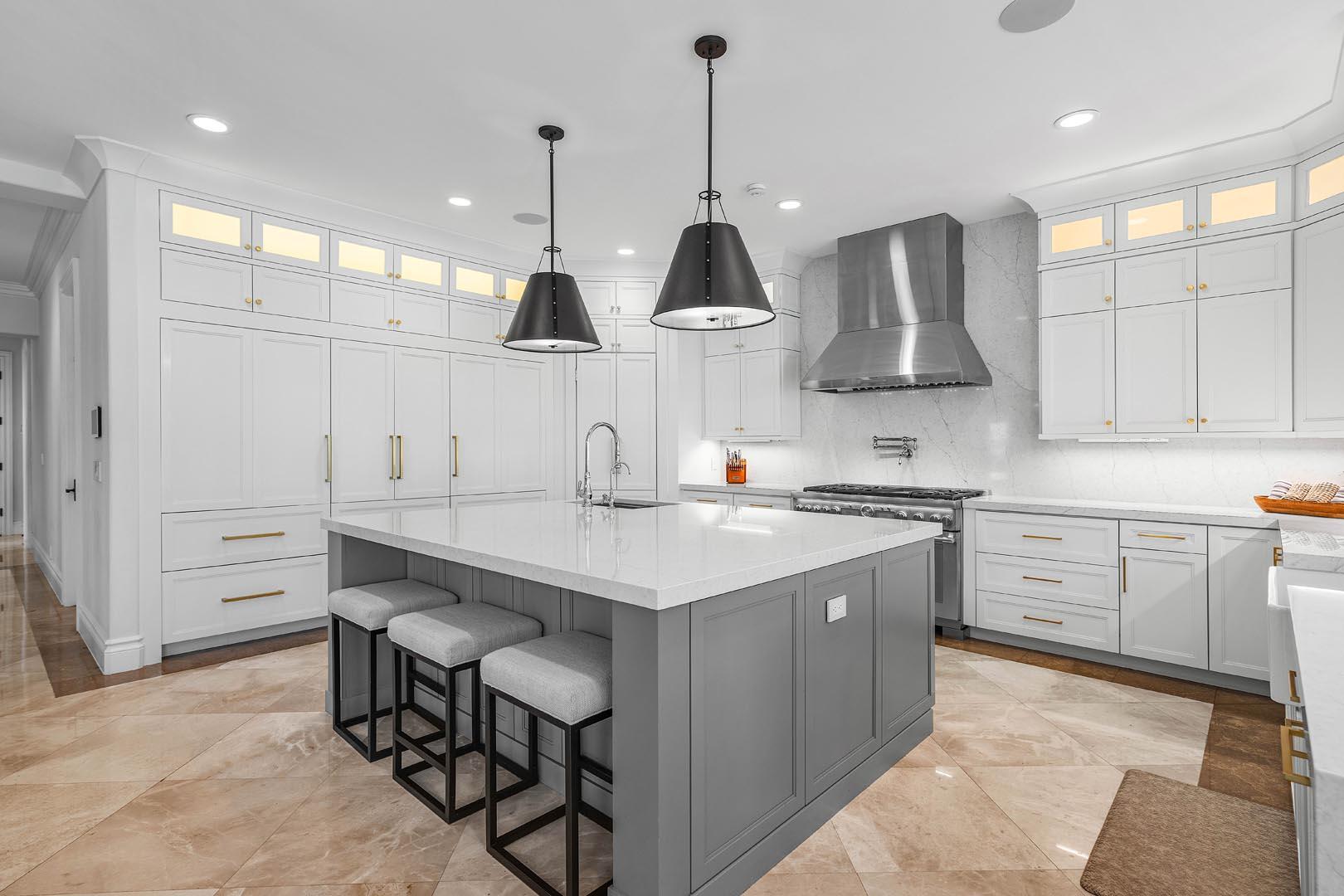 ROYAL PALM YACHT & COUNTRY CLUB - Residential