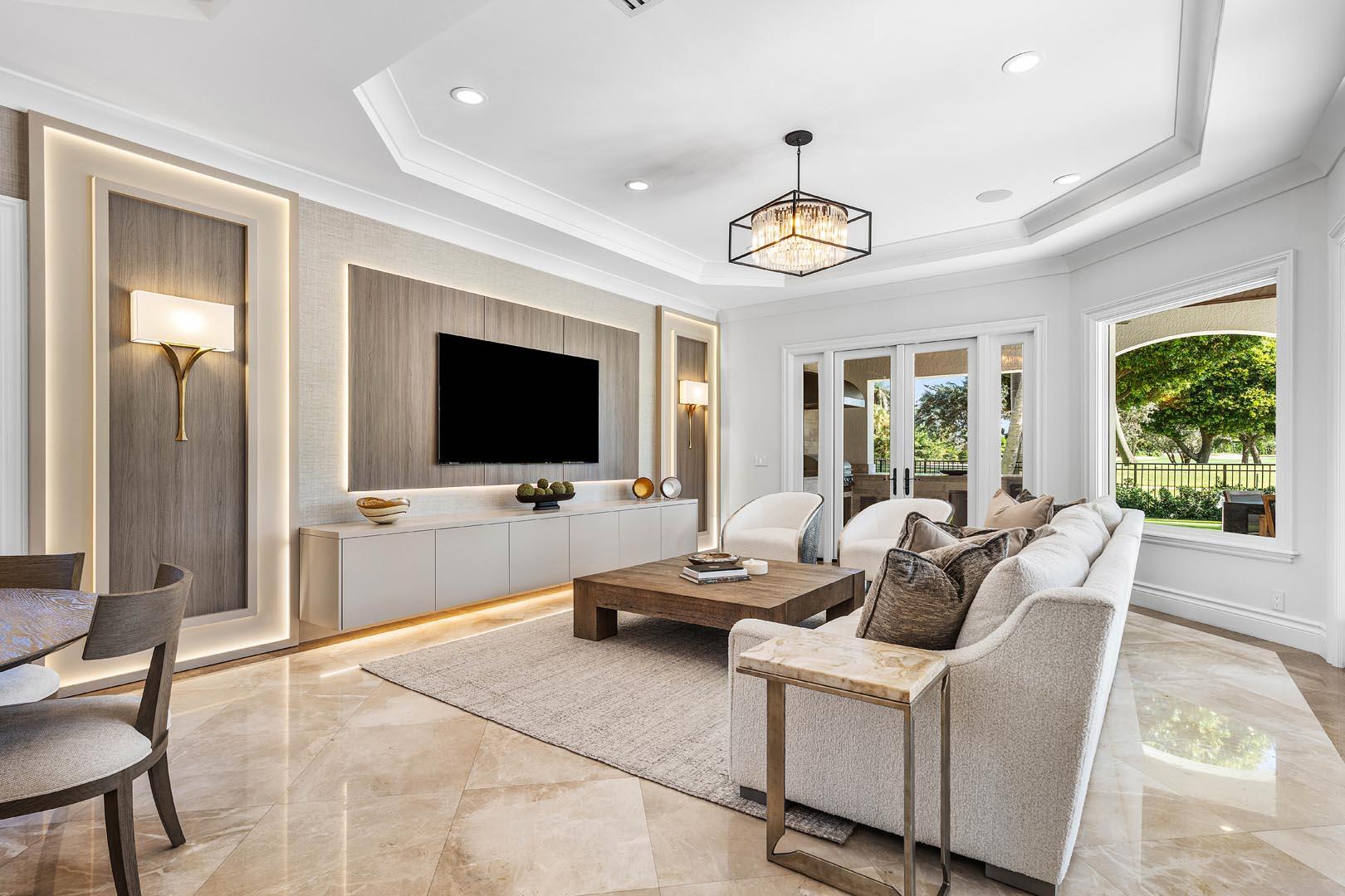 ROYAL PALM YACHT & COUNTRY CLUB - Residential