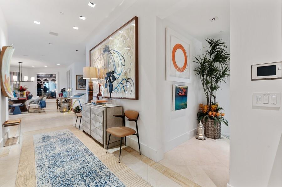 ONE WATERMARK PLACE - Residential