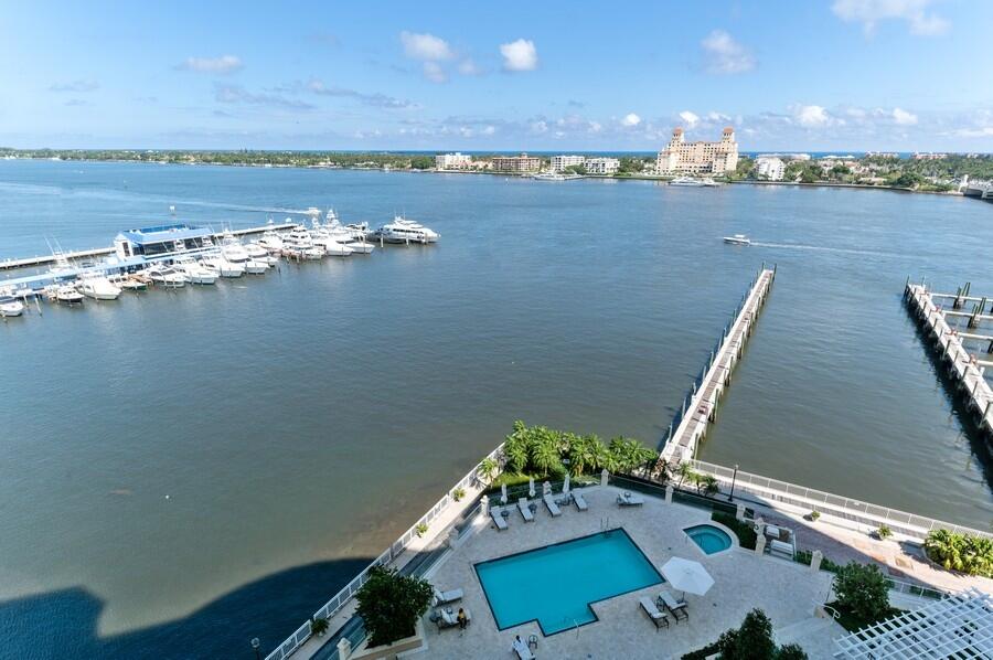 ONE WATERMARK PLACE - Residential