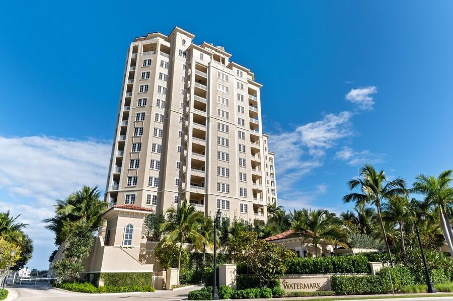 ONE WATERMARK PLACE - Residential