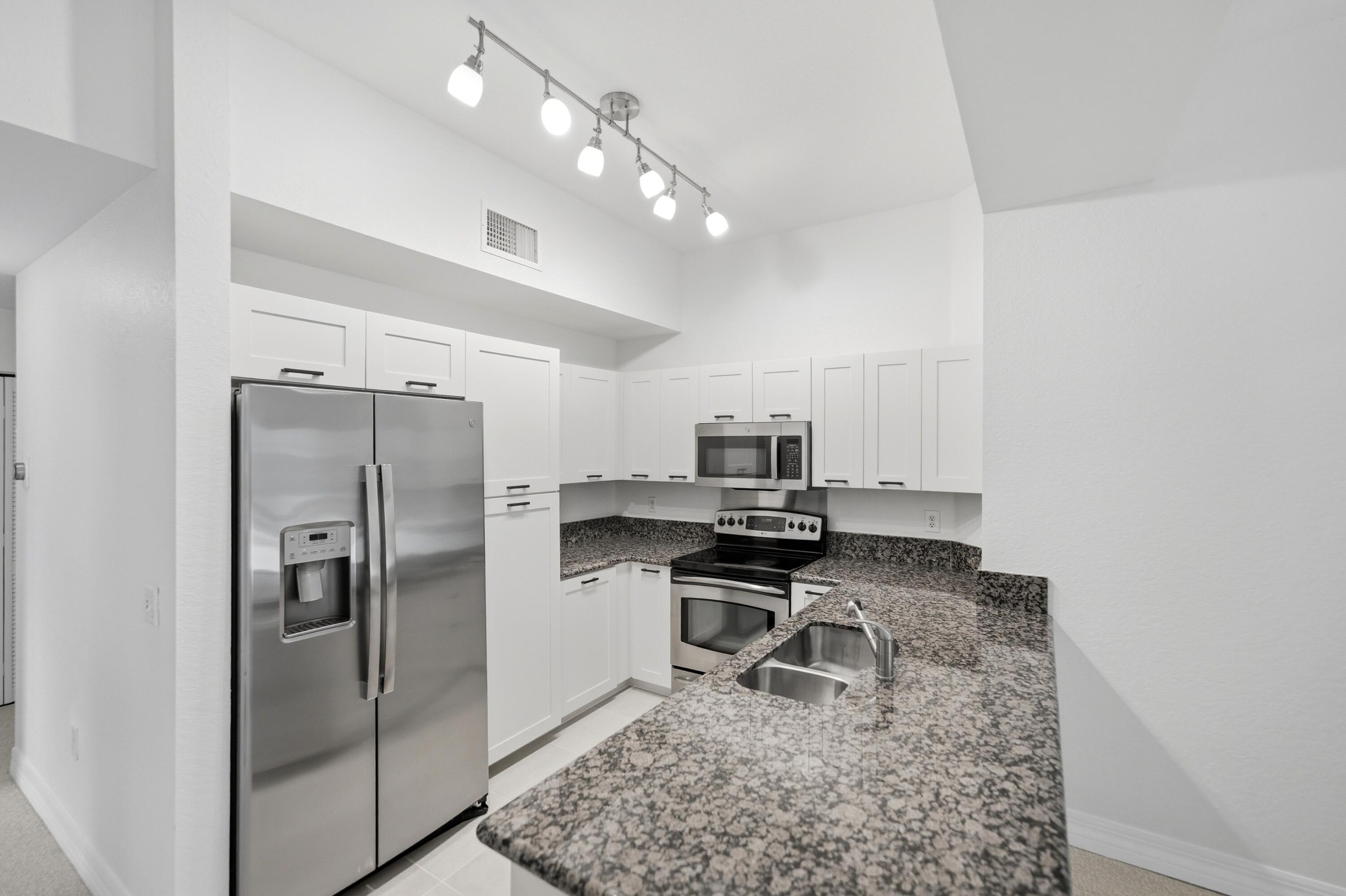 VILABELLA CENTRAL PARK CONDO - Residential