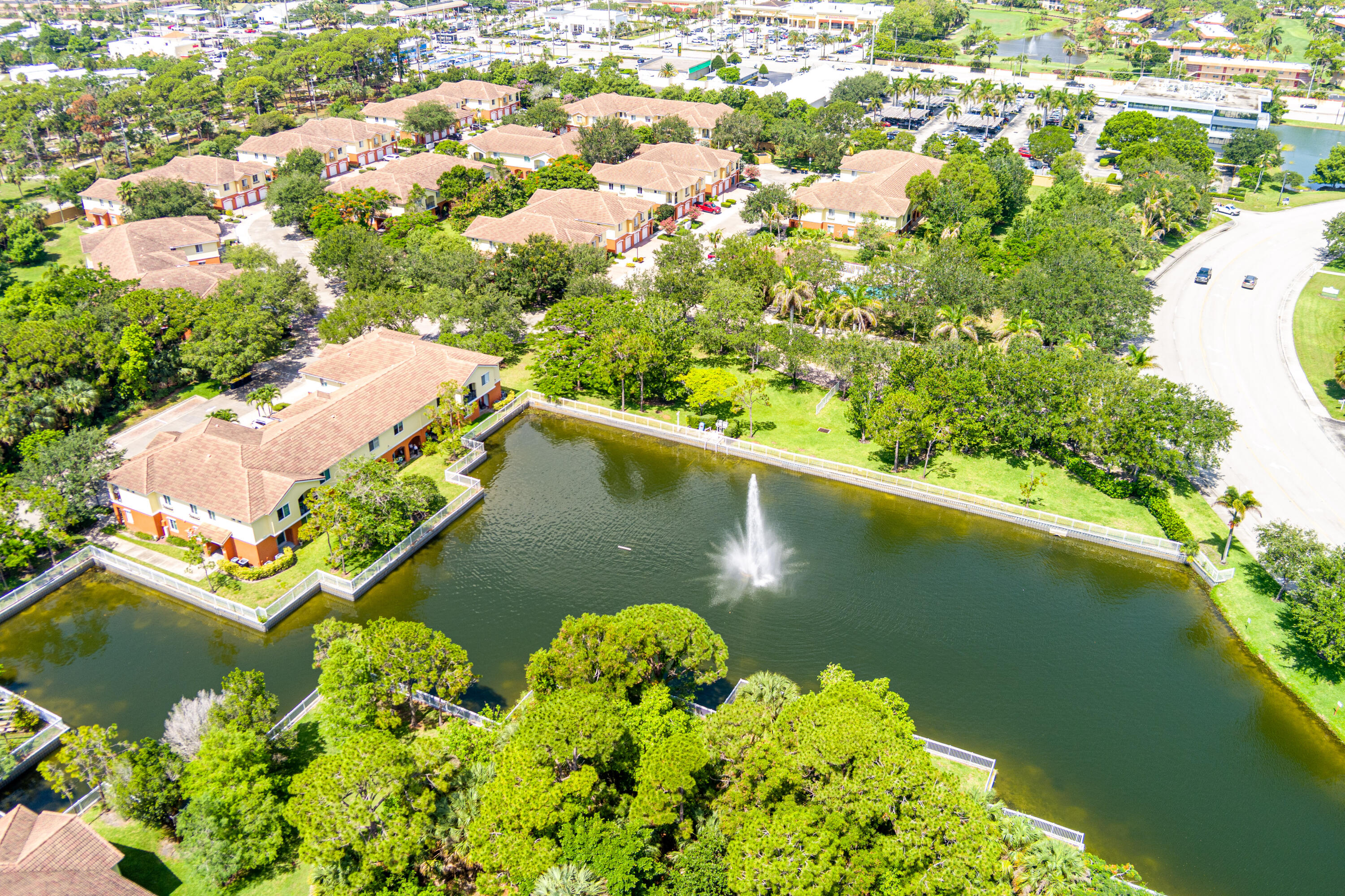 VILABELLA CENTRAL PARK CONDO - Residential