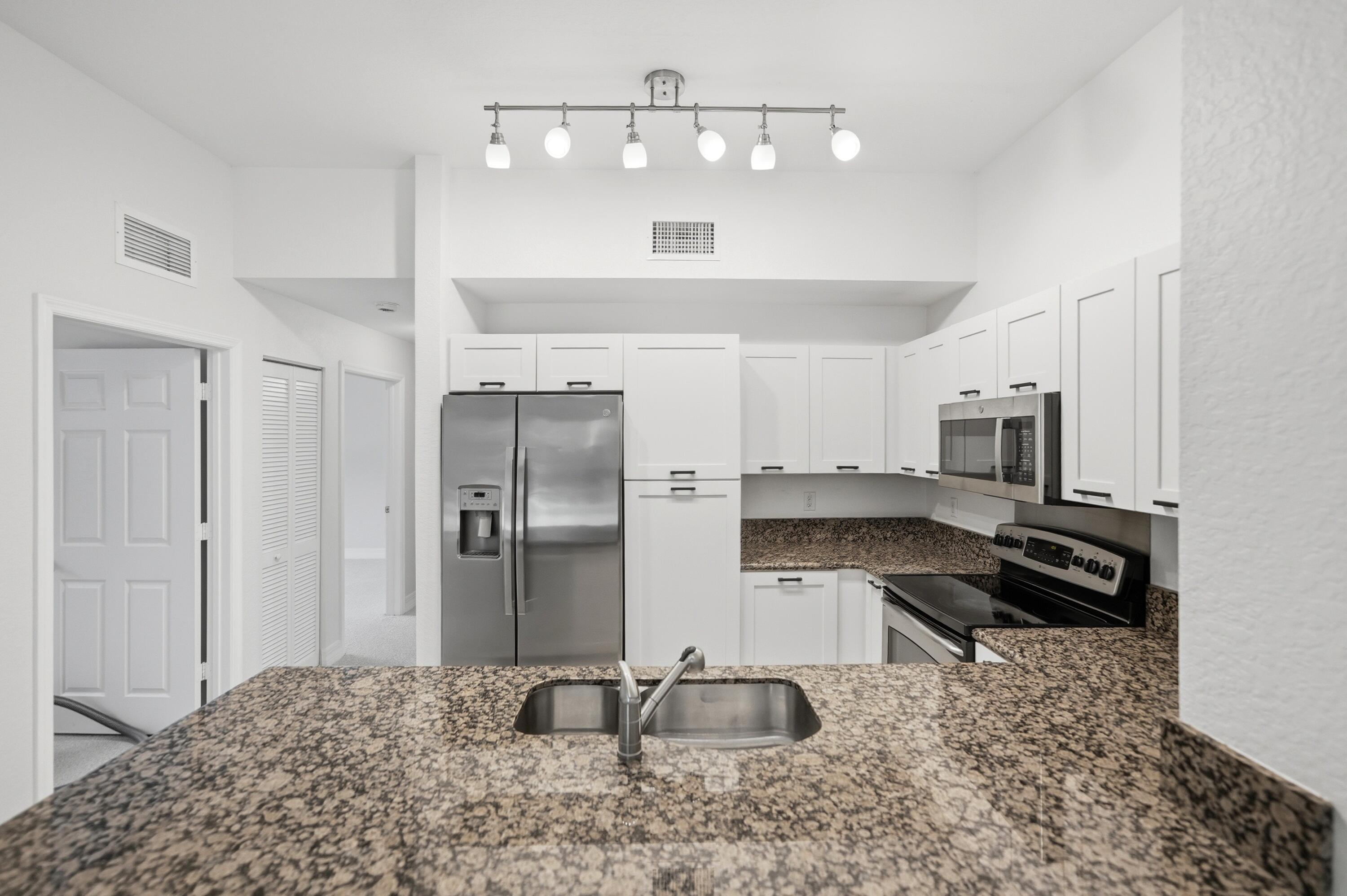 VILABELLA CENTRAL PARK CONDO - Residential
