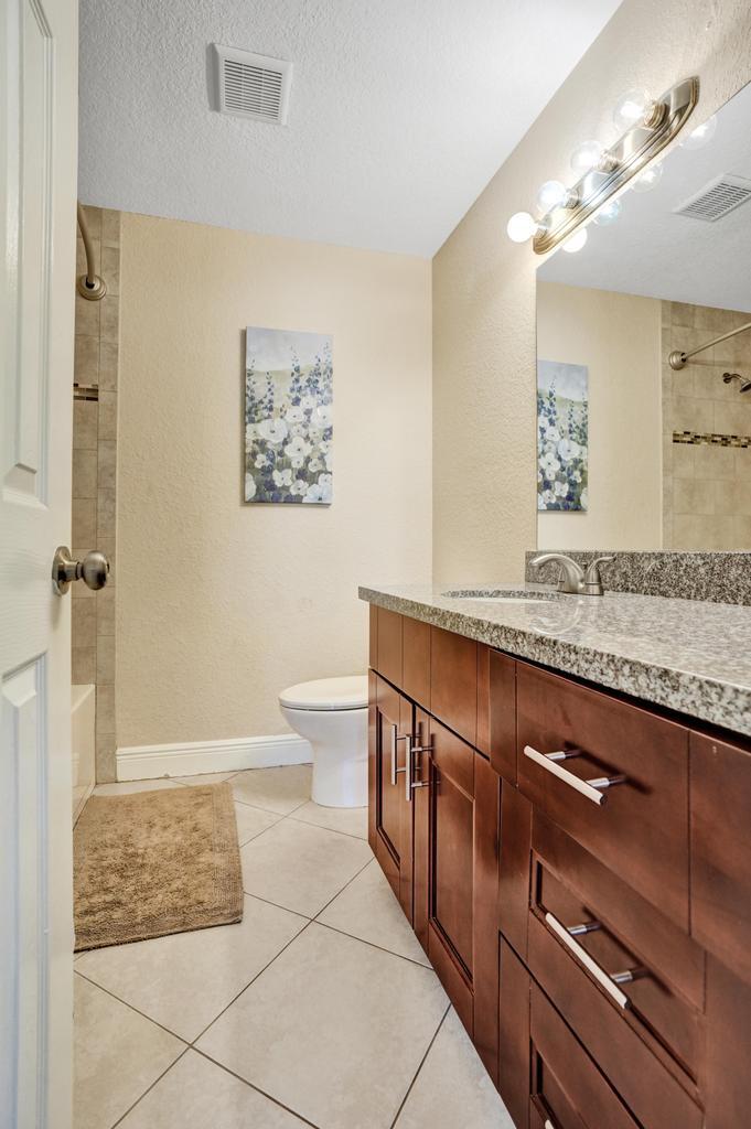 NORTH PALM BEACH VILLAGE OF 4 - Residential Lease