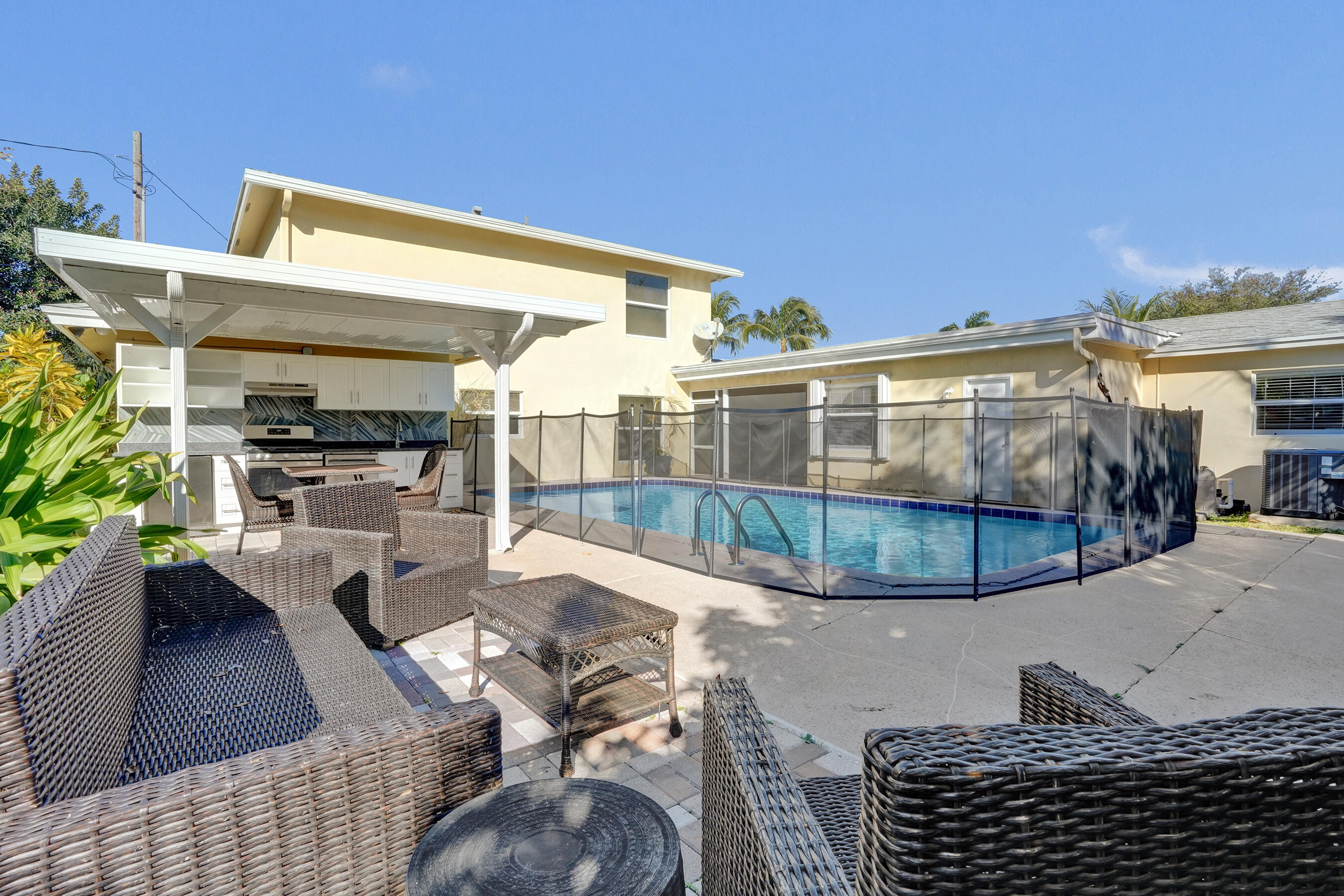 NORTH PALM BEACH VILLAGE OF 4 - Residential Lease