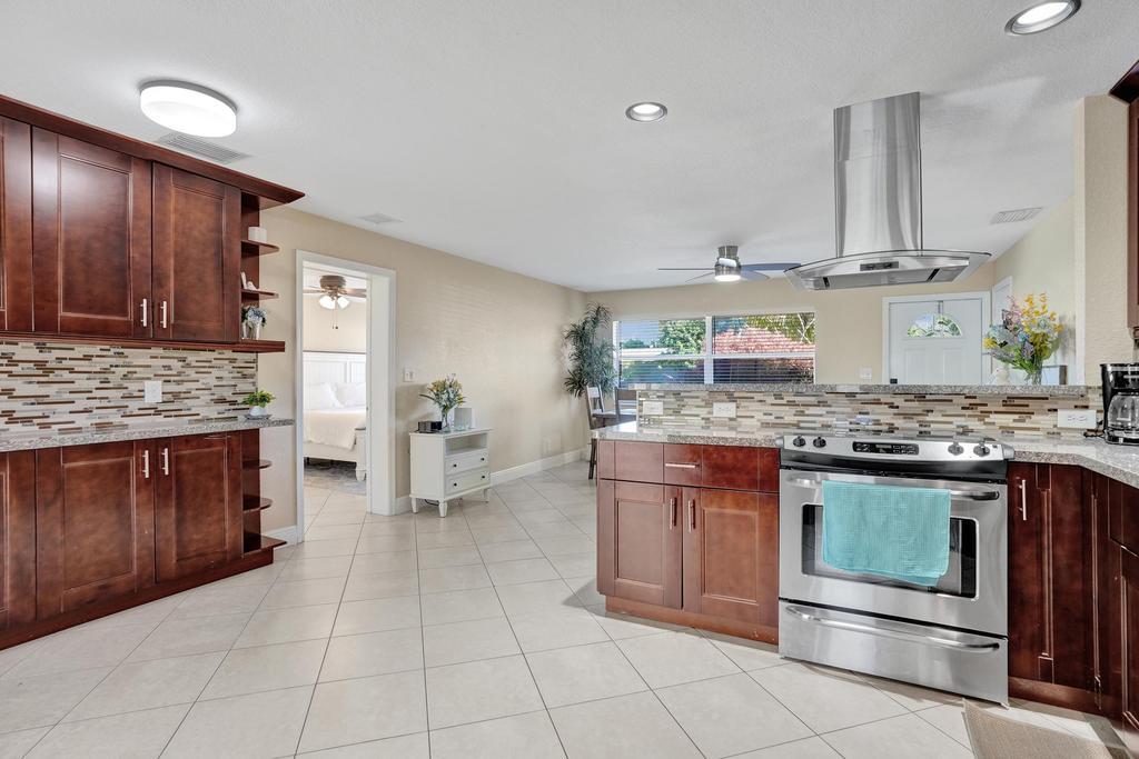 NORTH PALM BEACH VILLAGE OF 4 - Residential Lease