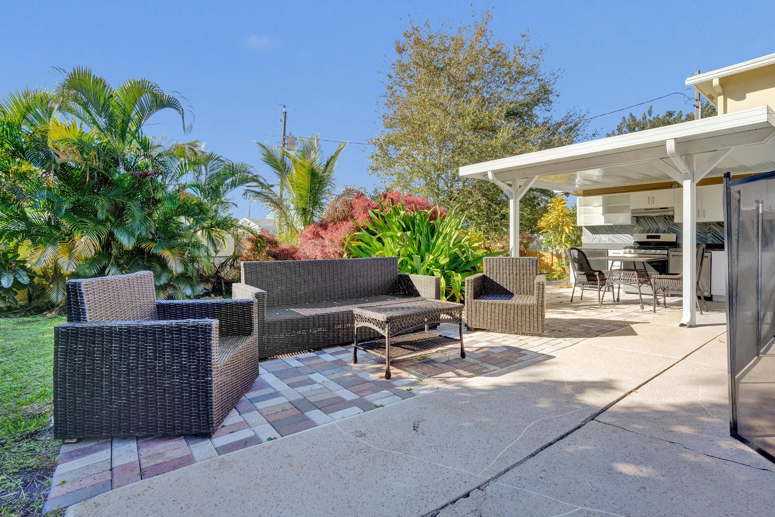 NORTH PALM BEACH VILLAGE OF 4 - Residential Lease