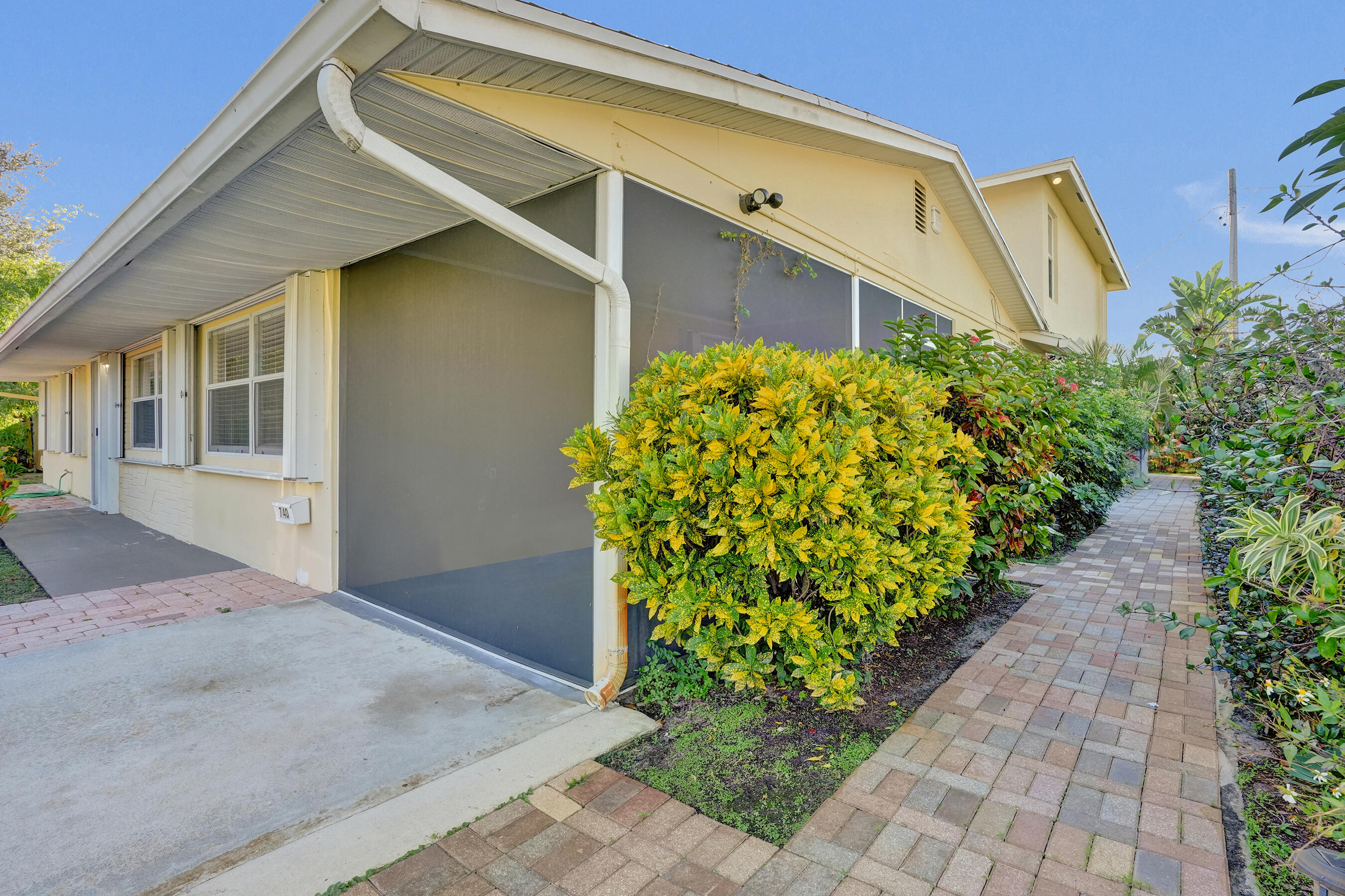 NORTH PALM BEACH VILLAGE OF 4 - Residential Lease
