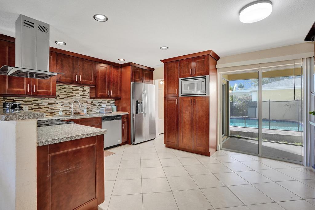 NORTH PALM BEACH VILLAGE OF 4 - Residential Lease
