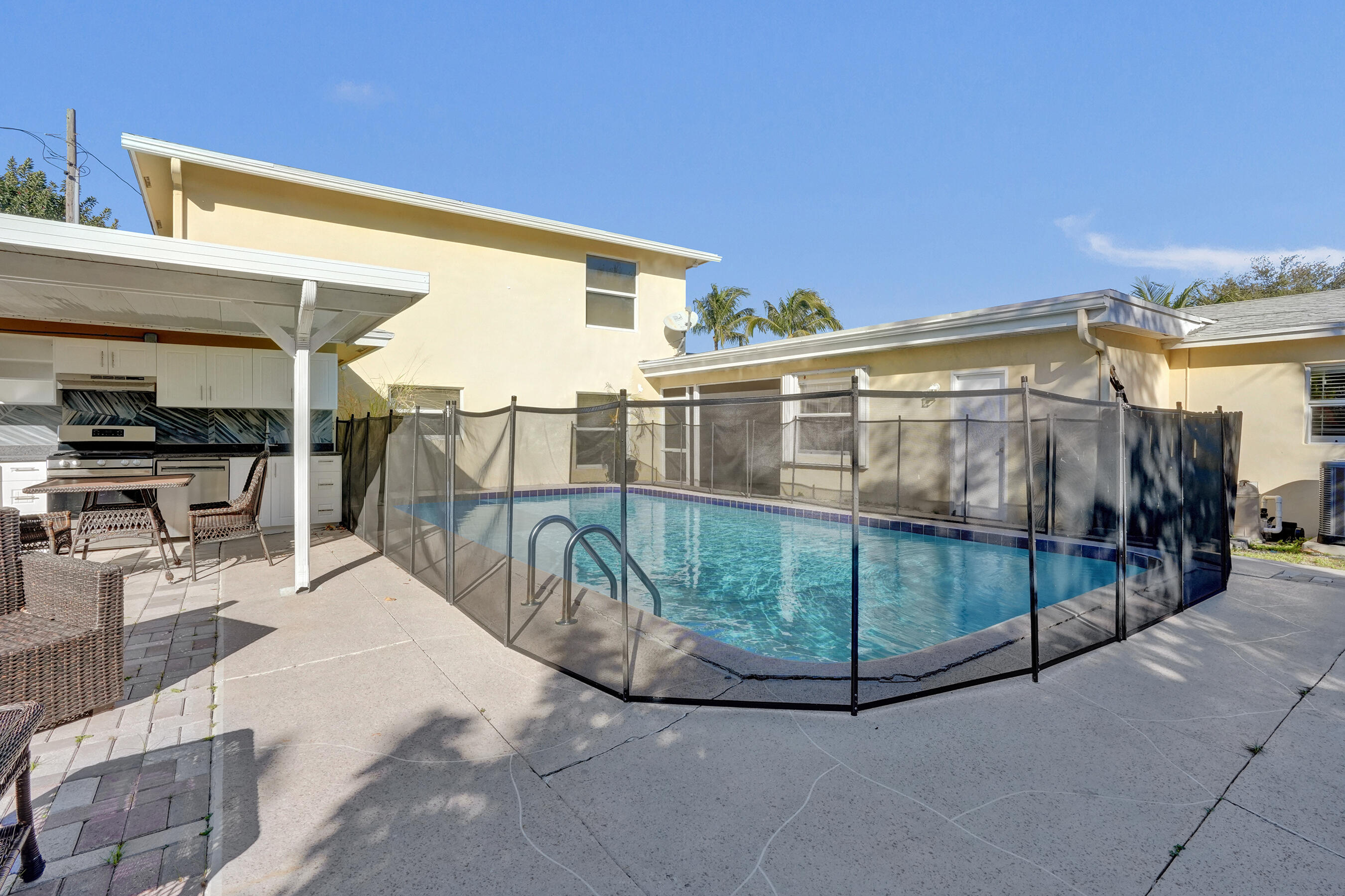 NORTH PALM BEACH VILLAGE OF 4 - Residential Lease