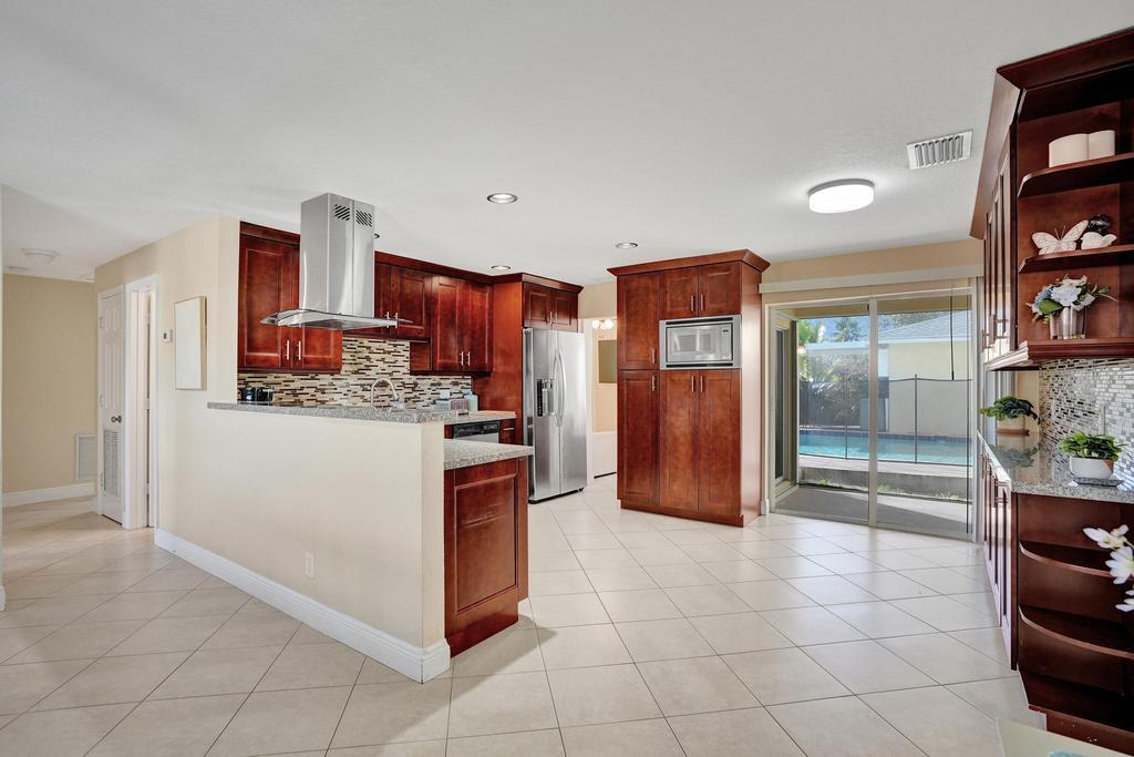NORTH PALM BEACH VILLAGE OF 4 - Residential Lease
