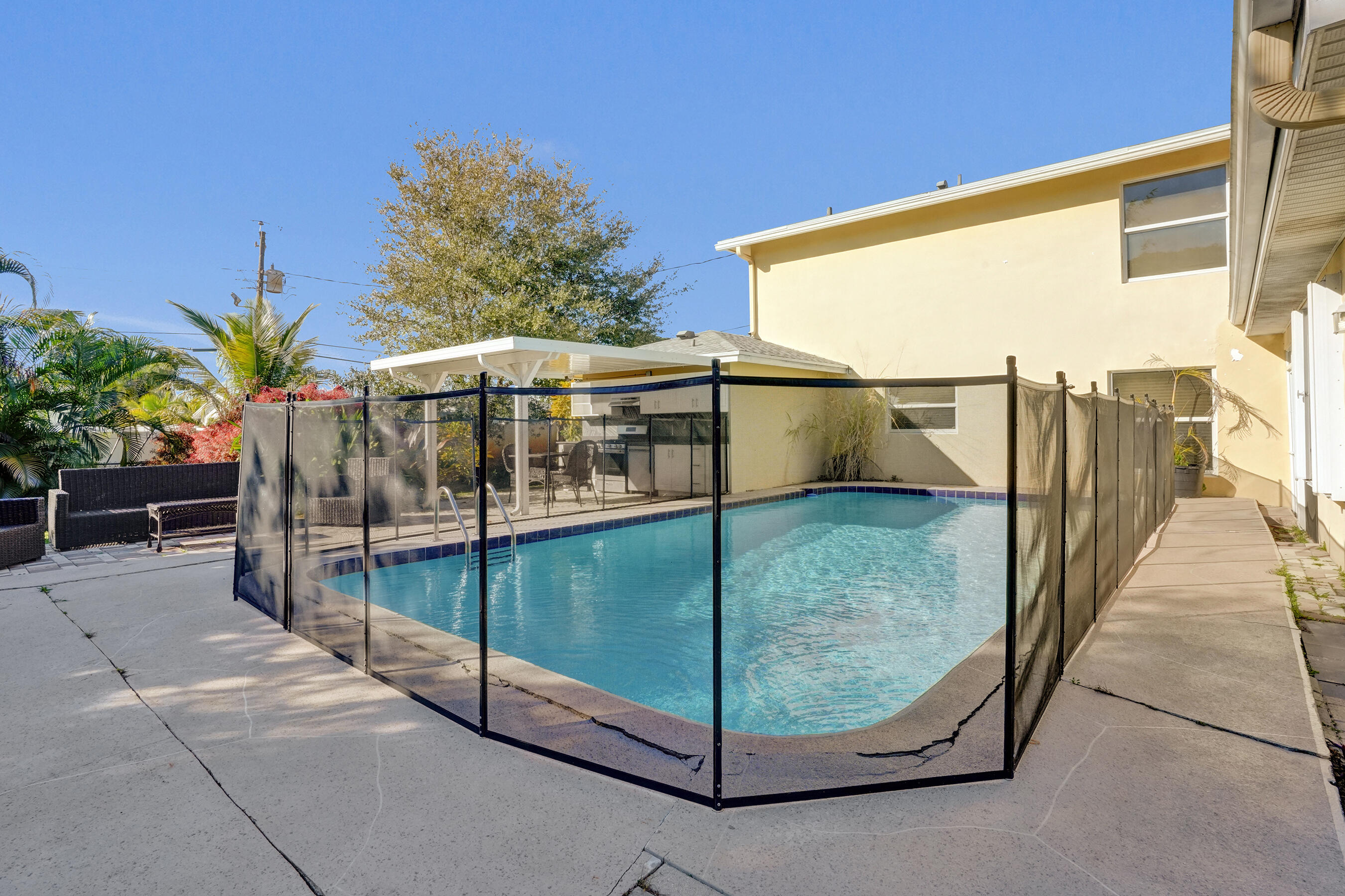 NORTH PALM BEACH VILLAGE OF 4 - Residential Lease