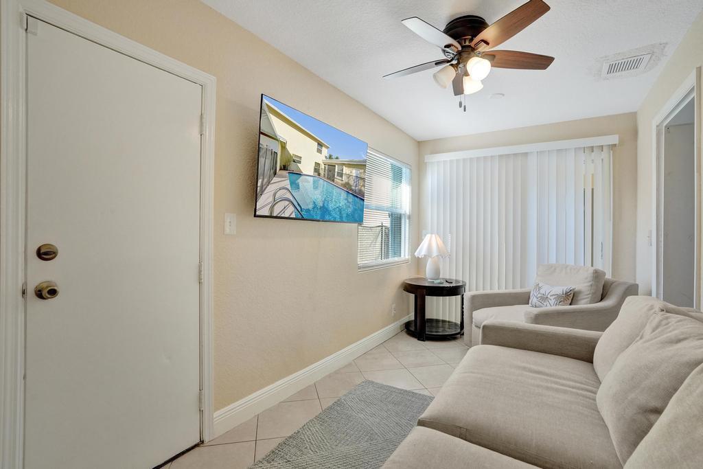 NORTH PALM BEACH VILLAGE OF 4 - Residential Lease