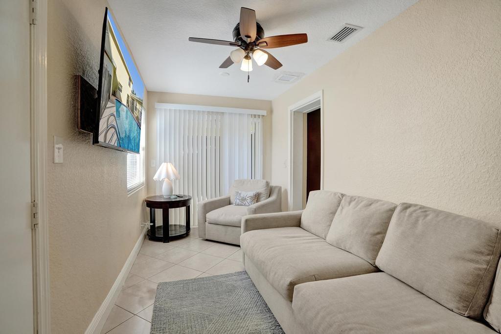NORTH PALM BEACH VILLAGE OF 4 - Residential Lease