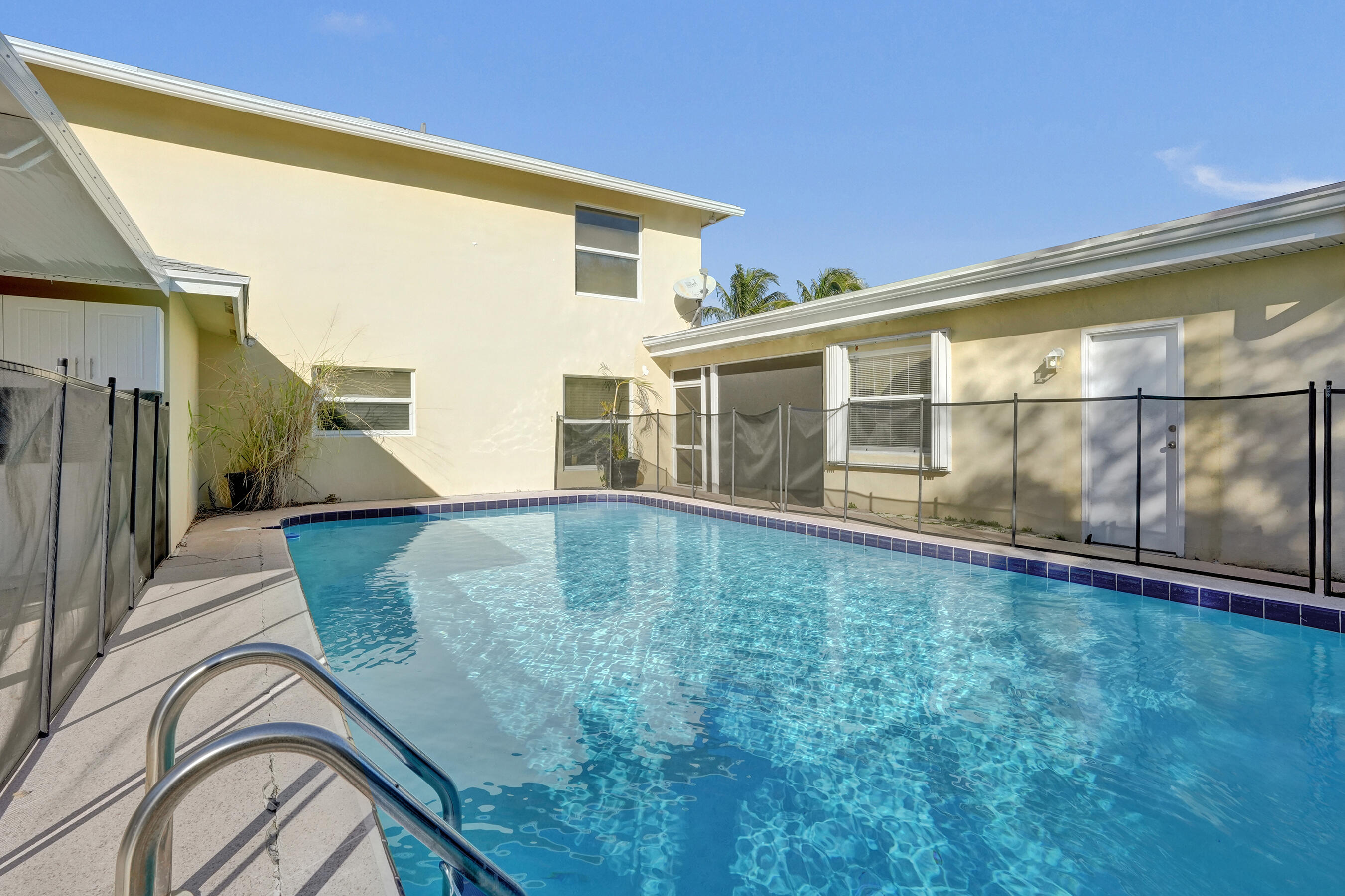 NORTH PALM BEACH VILLAGE OF 4 - Residential Lease
