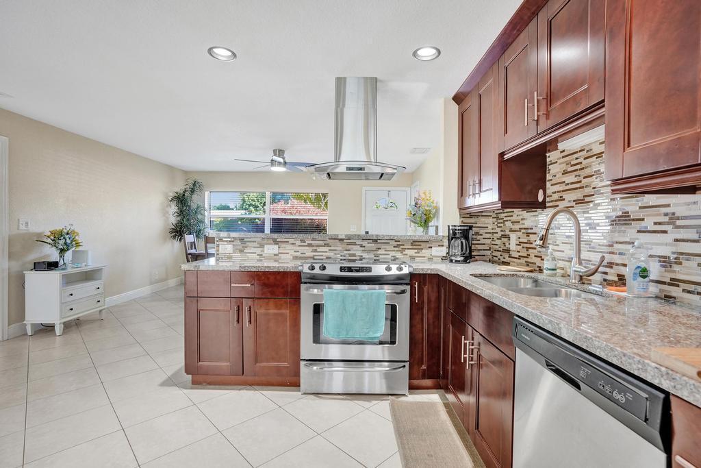 NORTH PALM BEACH VILLAGE OF 4 - Residential Lease