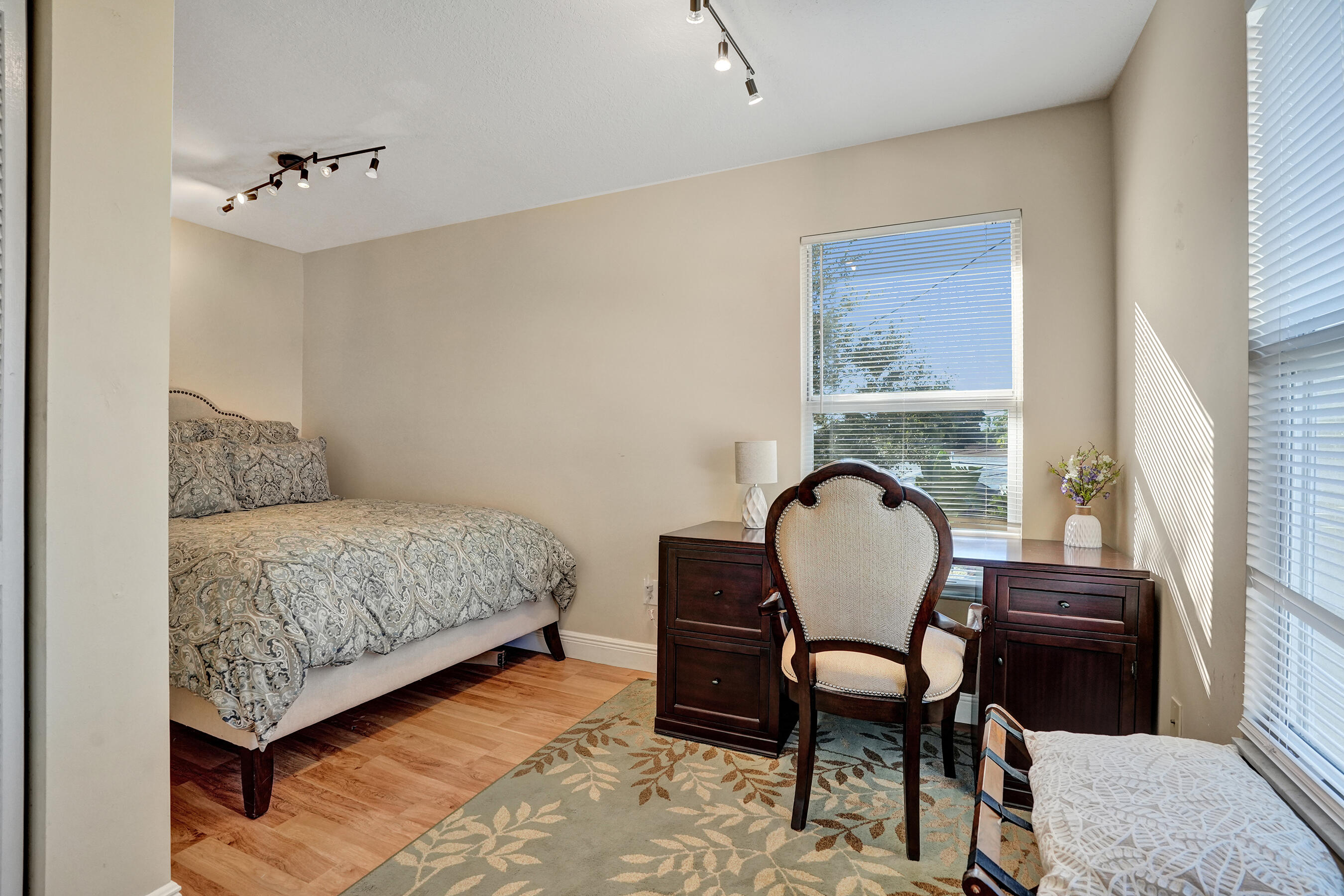 NORTH PALM BEACH VILLAGE OF 4 - Residential Lease