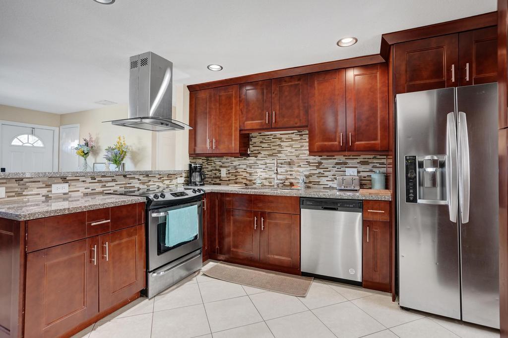 NORTH PALM BEACH VILLAGE OF 4 - Residential Lease