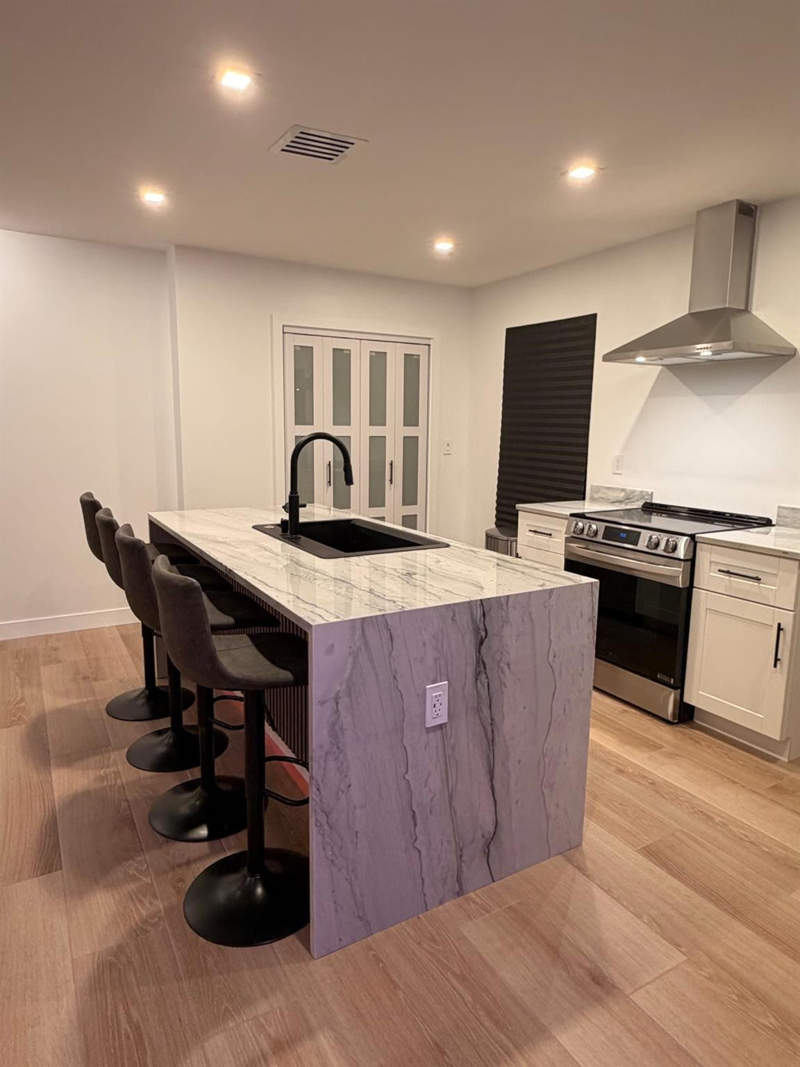 BISCAYNE GARDENS SEC F PT 3 - Residential Lease