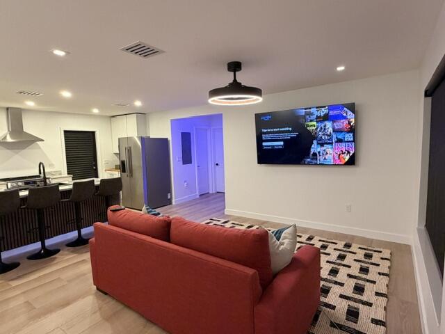 BISCAYNE GARDENS SEC F PT 3 - Residential Lease