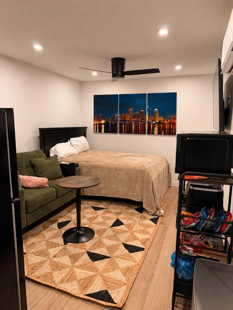 BISCAYNE GARDENS SEC F PT 3 - Residential Lease