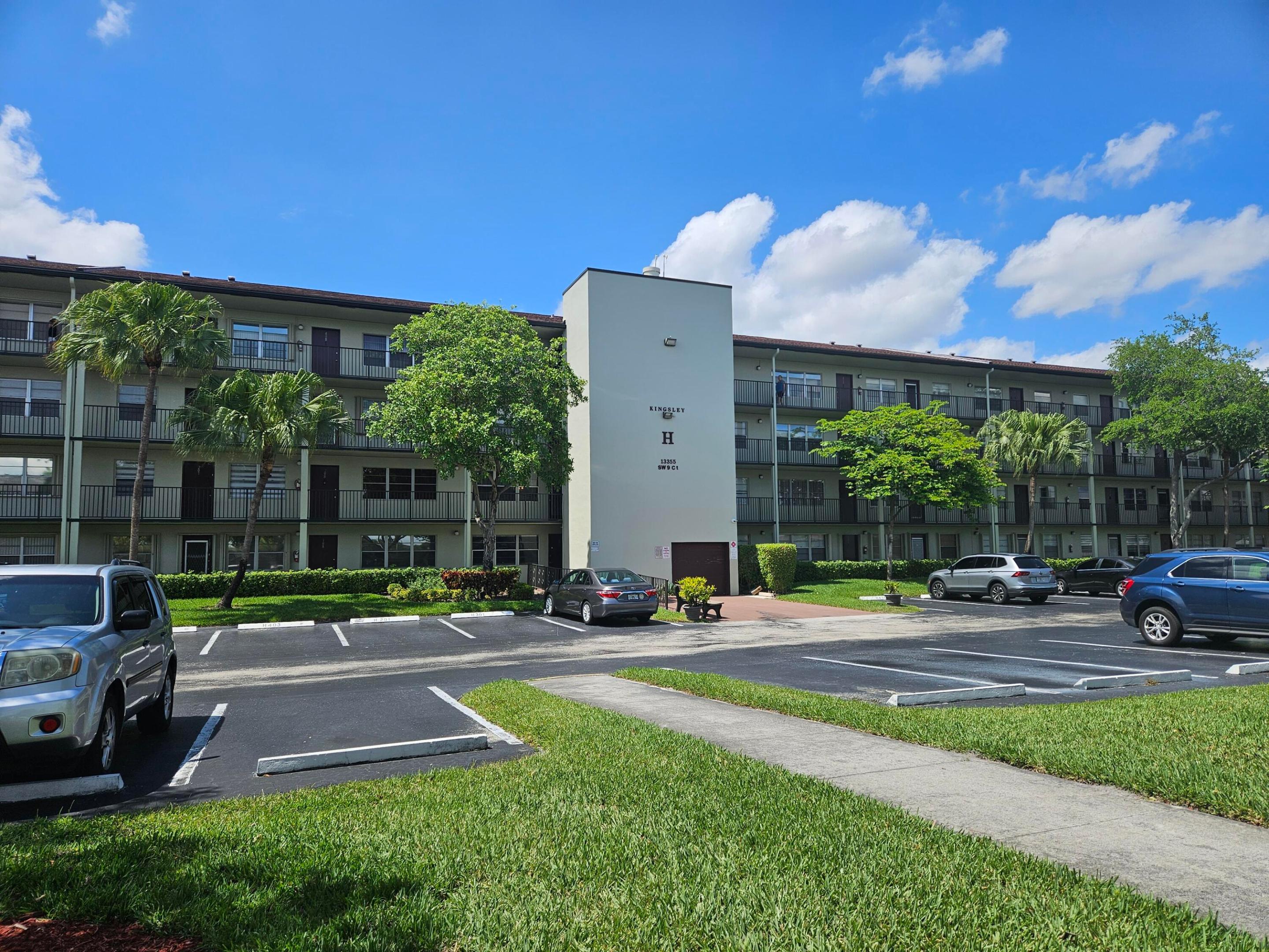 KINGSLEY AT CENTURY VILLAGE - Residential