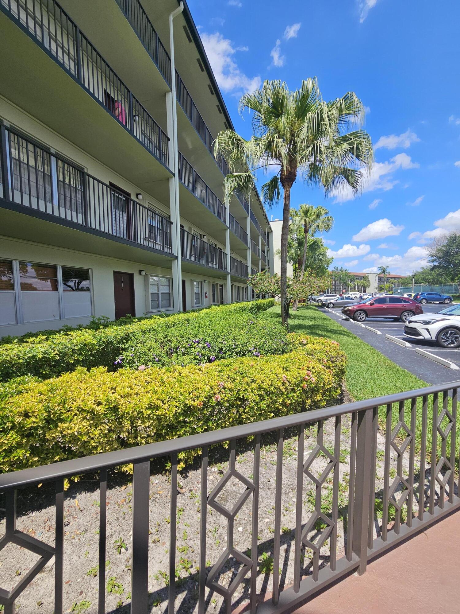 KINGSLEY AT CENTURY VILLAGE - Residential