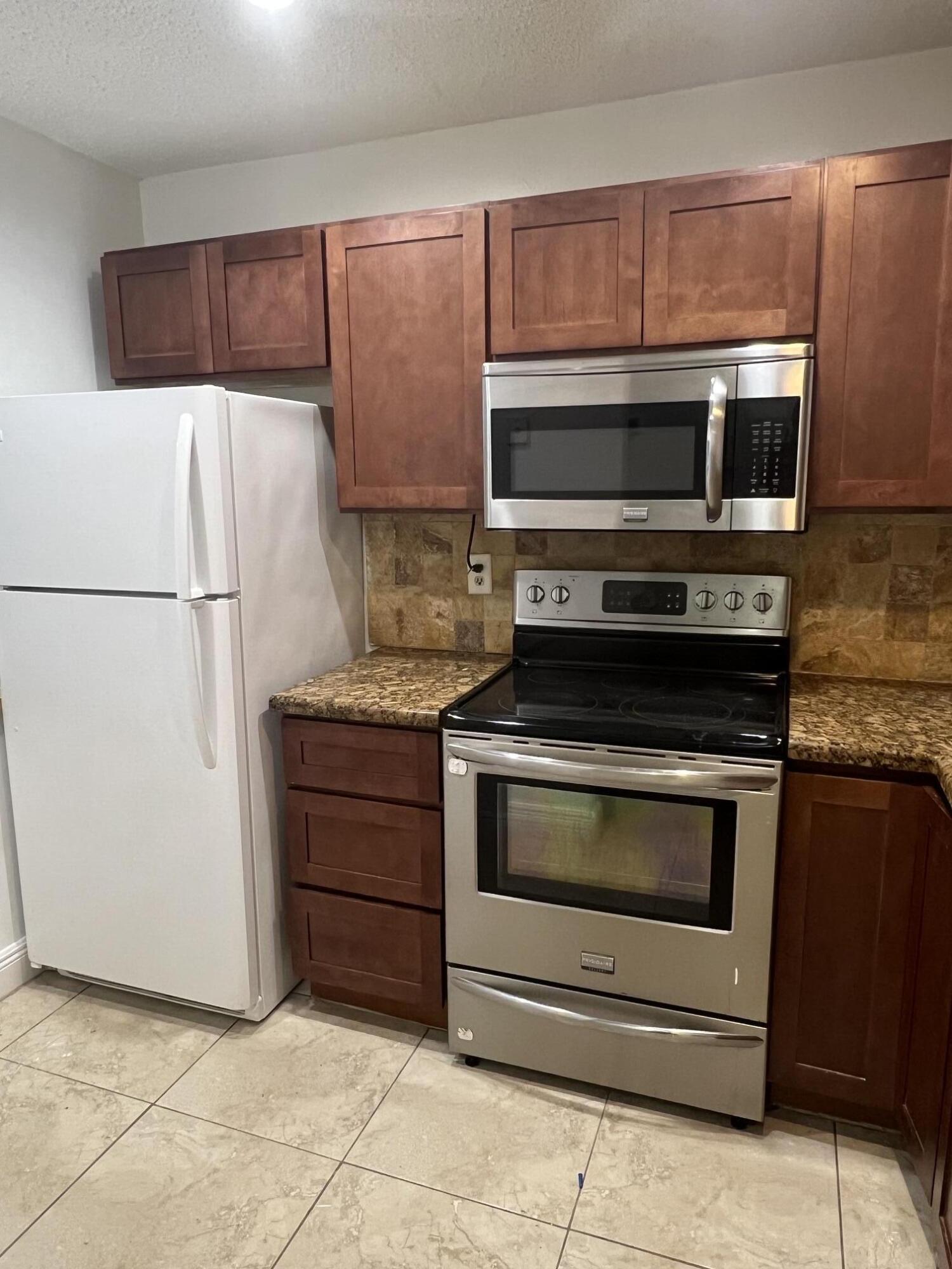 SHAKER WOODS VILLAGE - Residential Lease