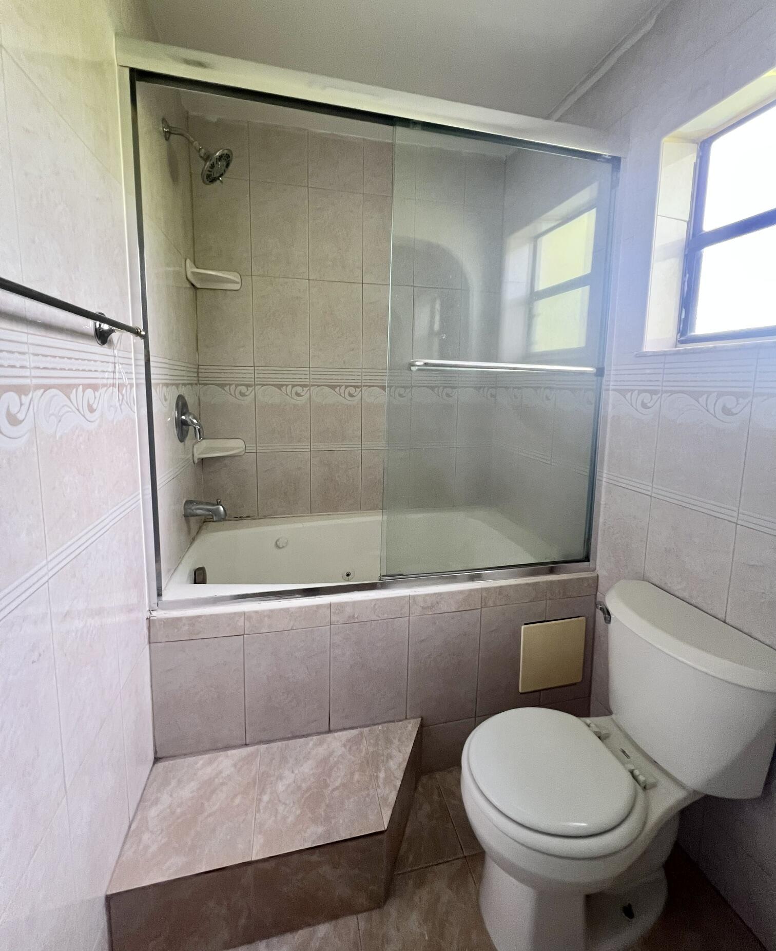 SHAKER WOODS VILLAGE - Residential Lease