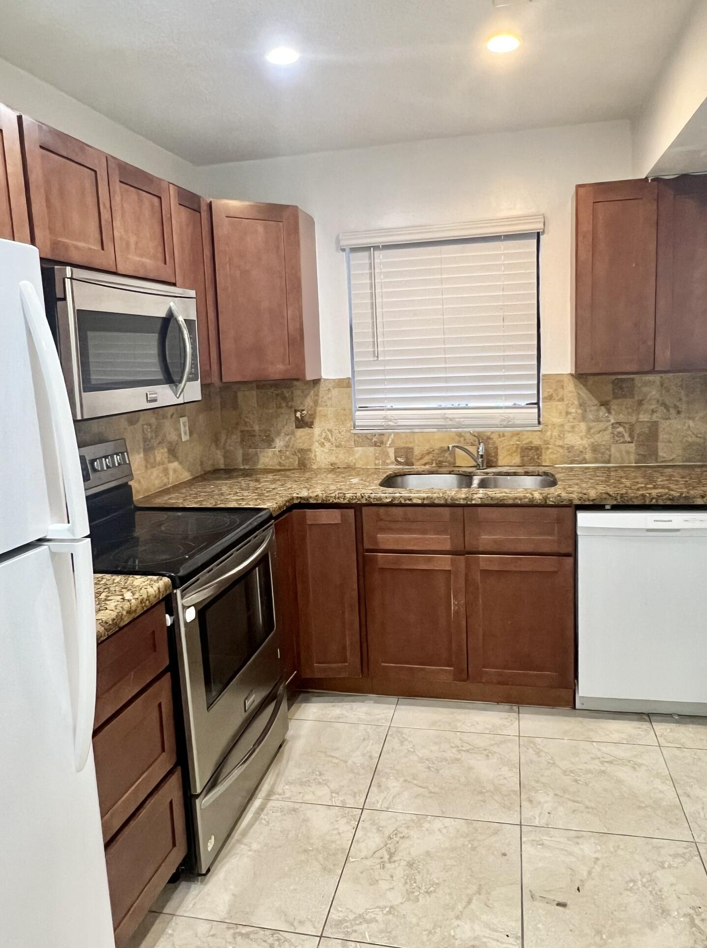 SHAKER WOODS VILLAGE - Residential Lease