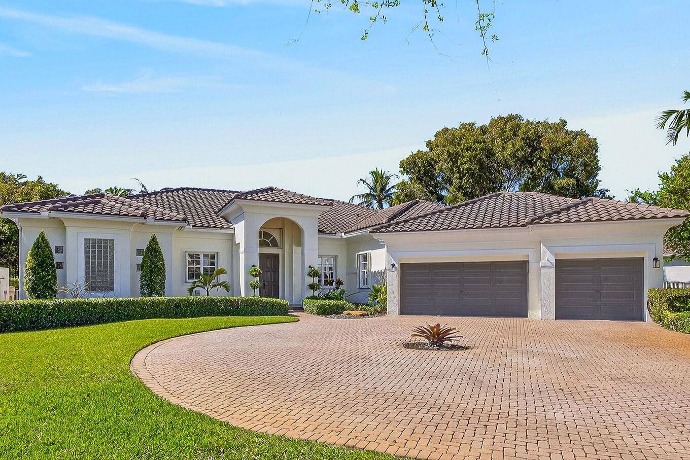 Welcome to this stunning 5-bedroom, 6.5-bath residence on a builder's acre in Highland Ranch Estates. Freshly painted, comfortable open layout enhanced by soaring ceilings providing abundant room for daily living. At the heart of this home is an updated gourmet kitchen, quartz countertops, and GE Profile appliances. The spacious primary suite boasts dual closets and private his-and-hers bathrooms. Separate guest wing offers 3 ensuite rooms with attached baths and walk-in closets. 5th bedroom outfitted as executive office. Oversized screened pool, expansive patio & full cabana bath w/ shower. Roof replaced 2022. Recent upgrades include new dishwasher, smart AI washer/dryer, 150k BTU pool heater, tankless water heater, EV charger, and new irrigation pump. 3-car garage w/ workbench & storage.