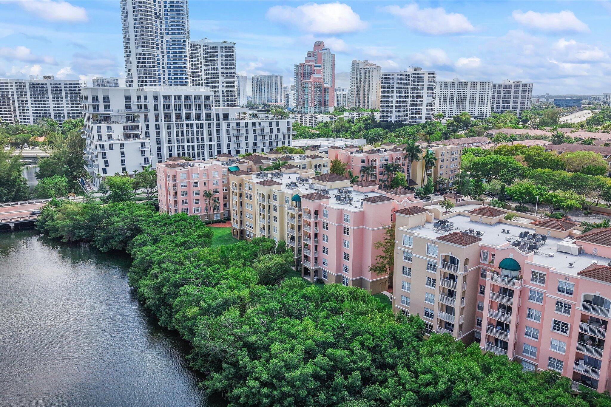 THE YACHT CLUB AT AVENTURA CONDO - Residential
