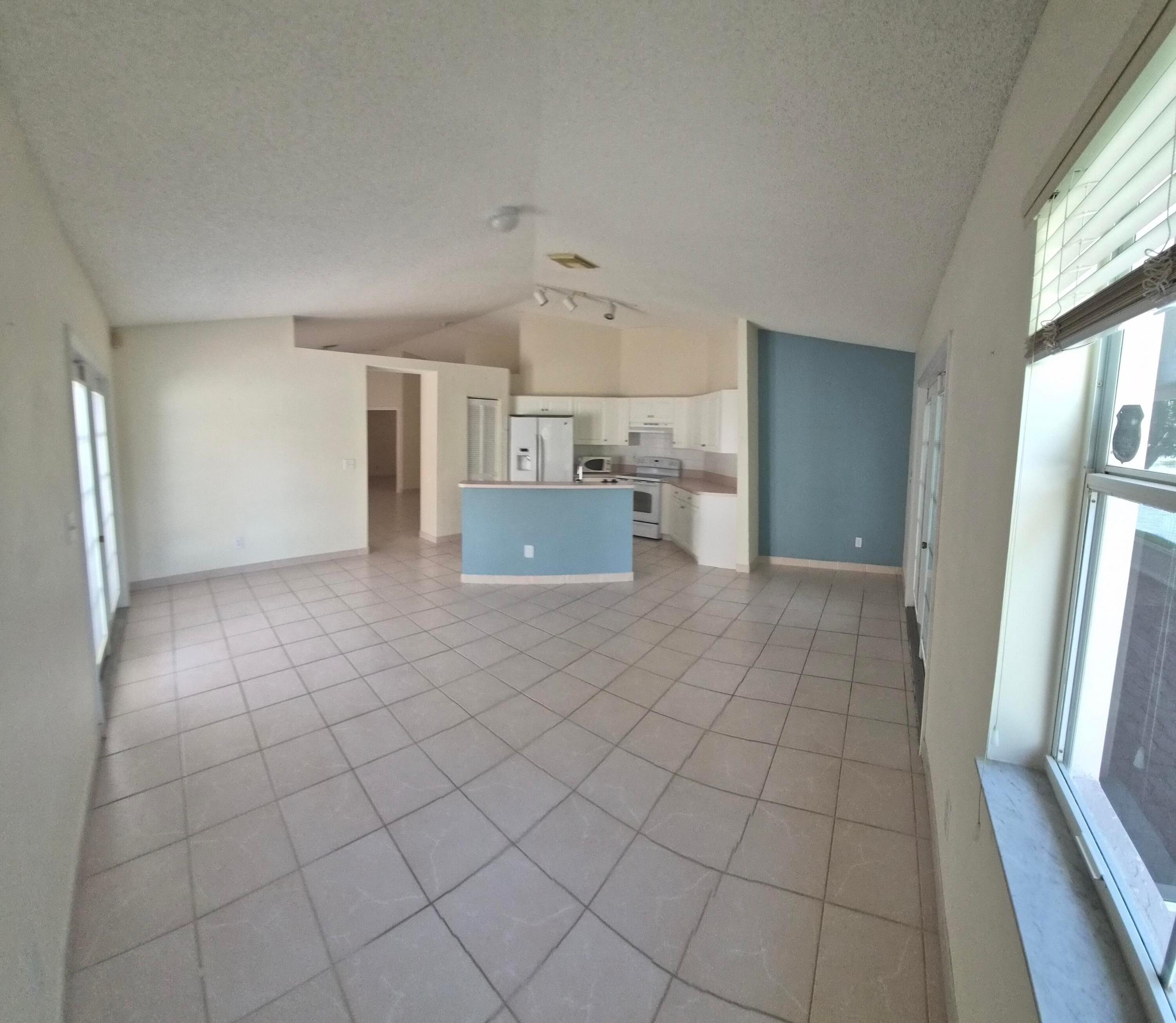 LAKES OF NEWPORT II - Residential Lease