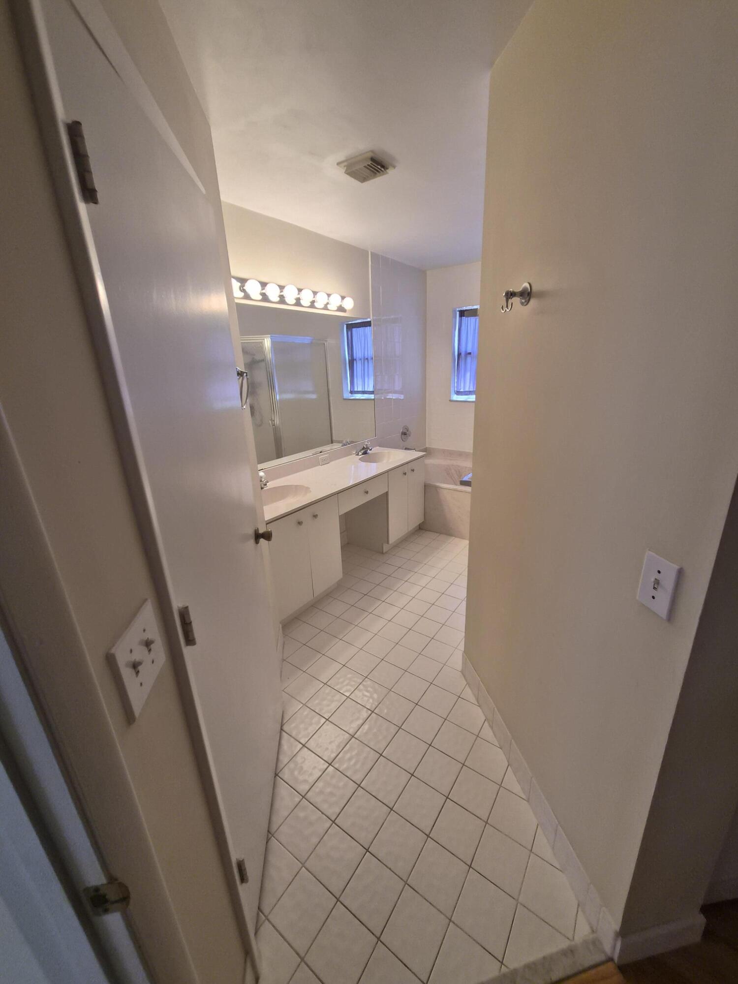 LAKES OF NEWPORT II - Residential Lease