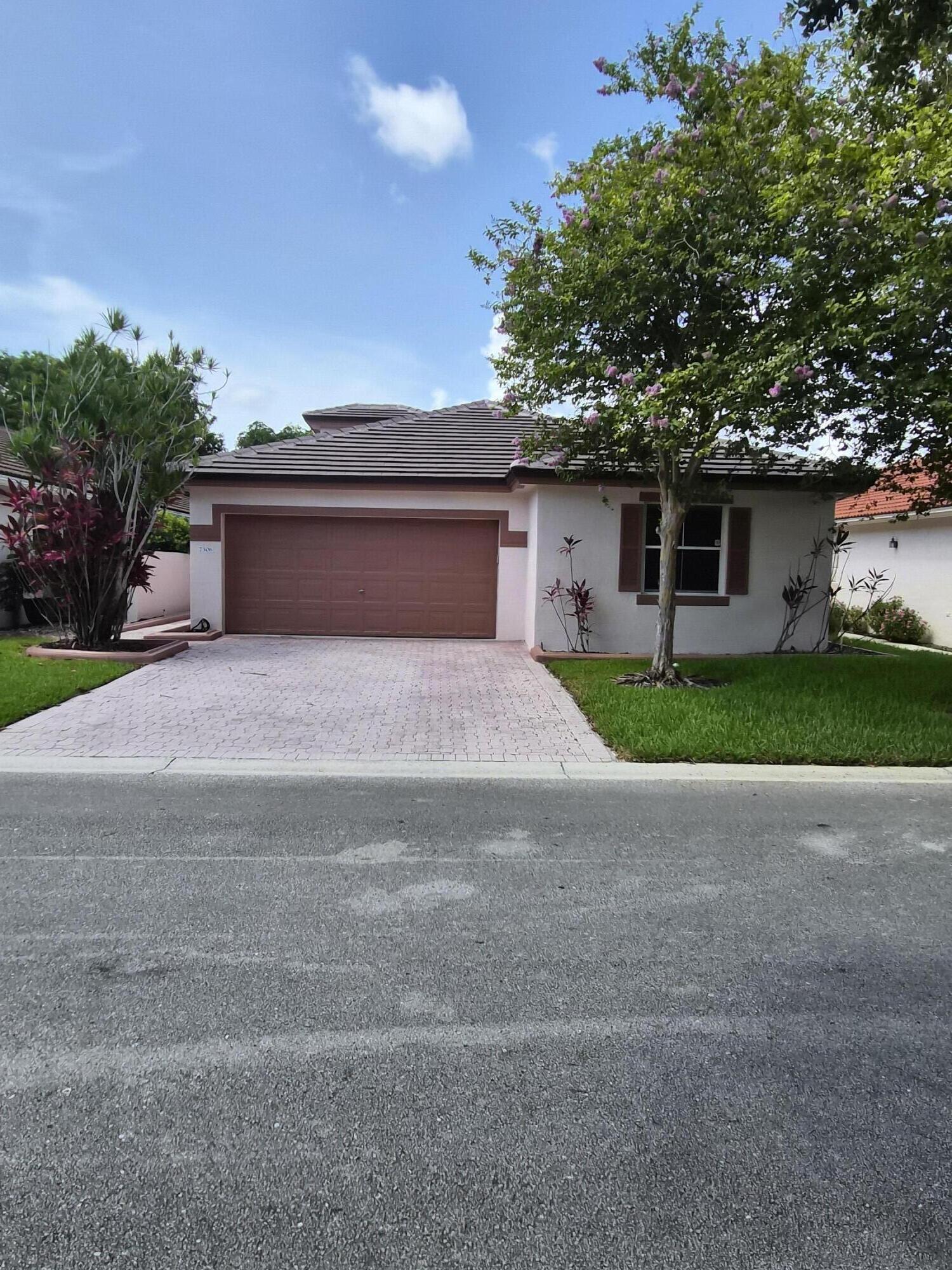 LAKES OF NEWPORT II - Residential Lease
