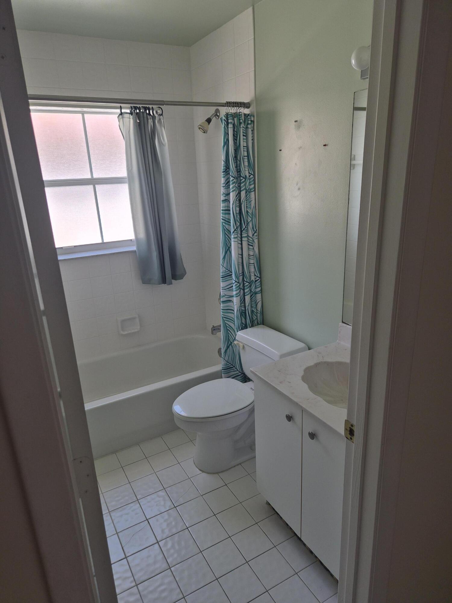 LAKES OF NEWPORT II - Residential Lease
