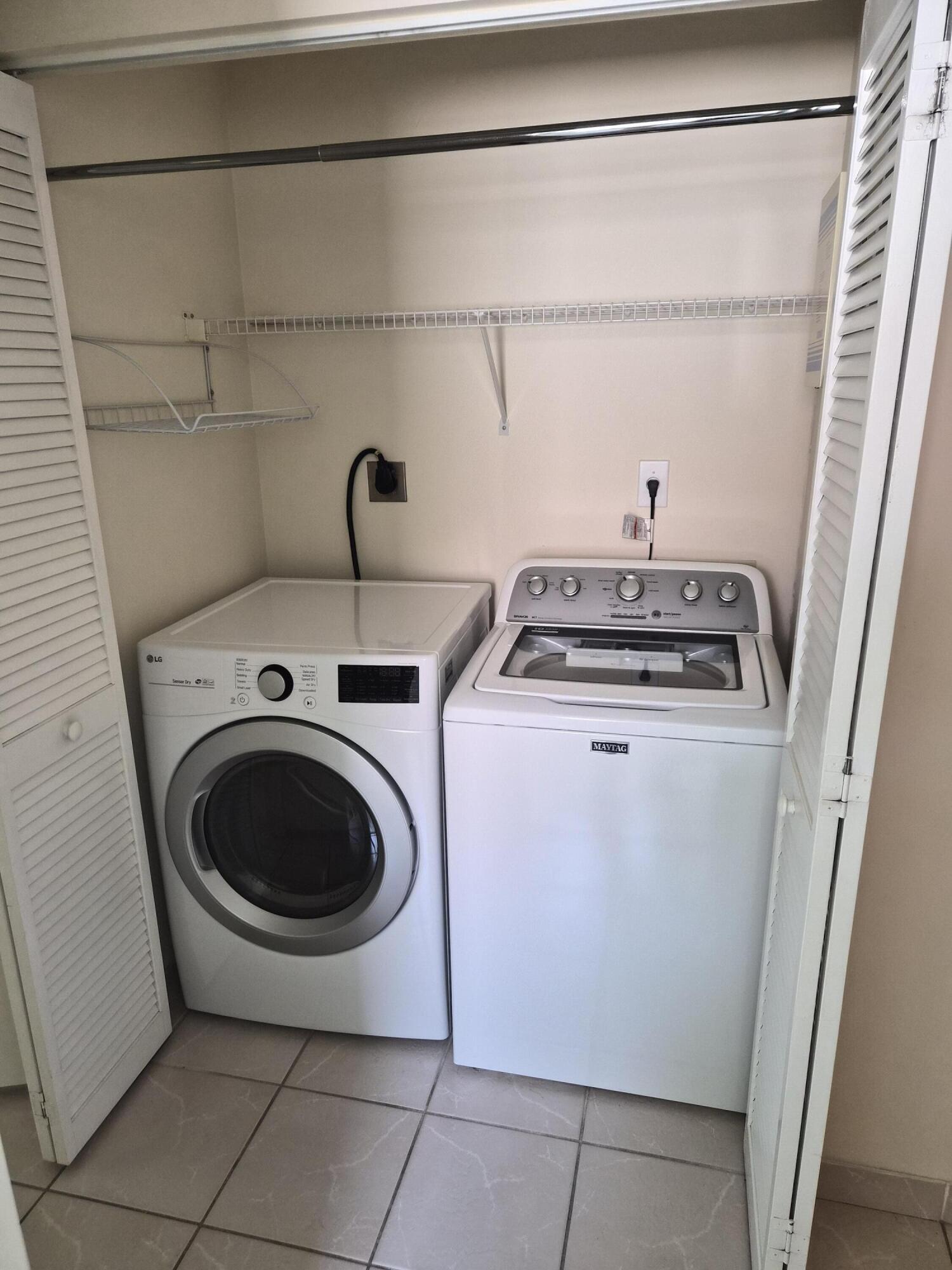 LAKES OF NEWPORT II - Residential Lease