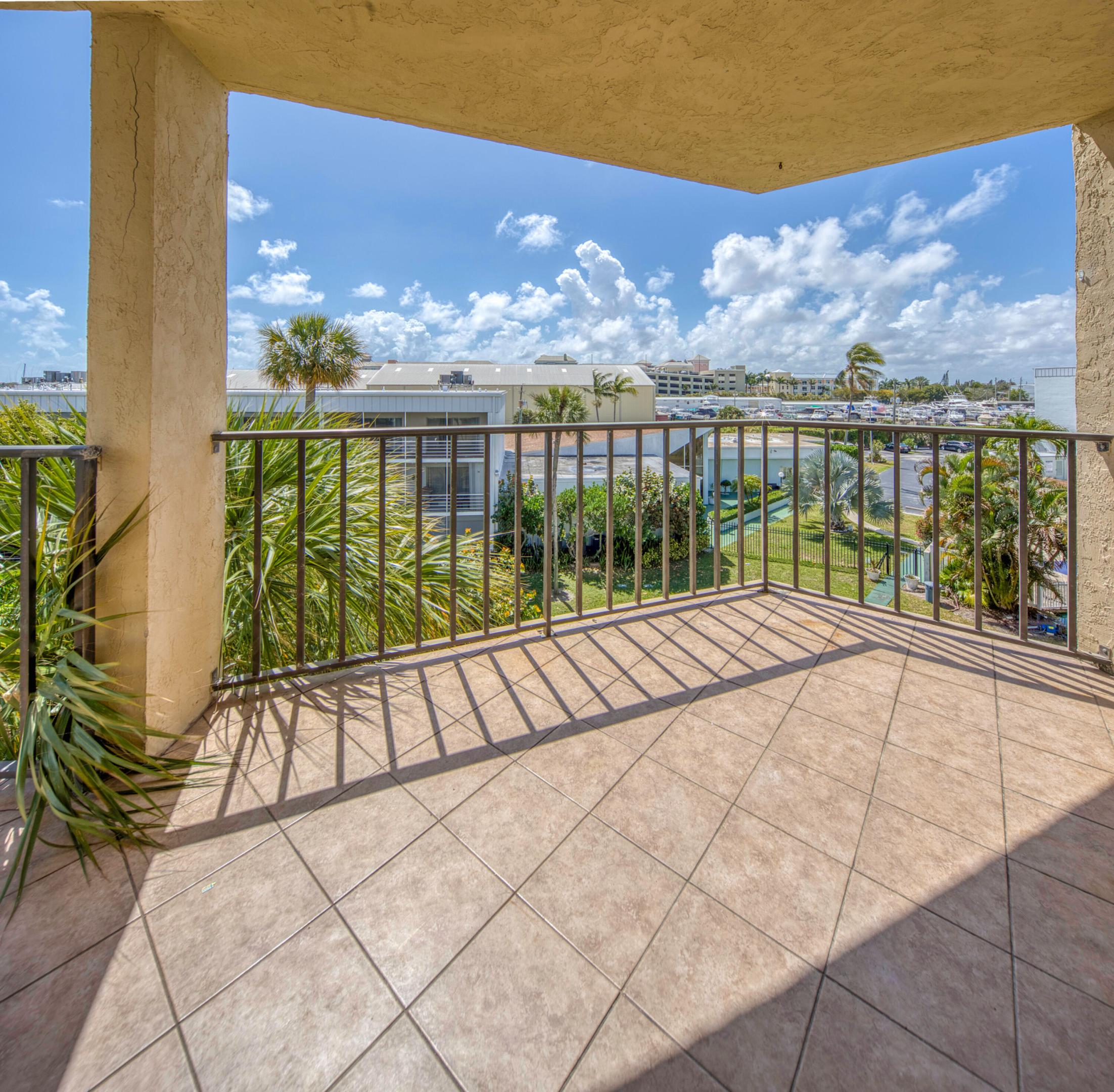 HIDDEN HARBOUR OF THE PALM BEACHES COND DECL FILED - Residential