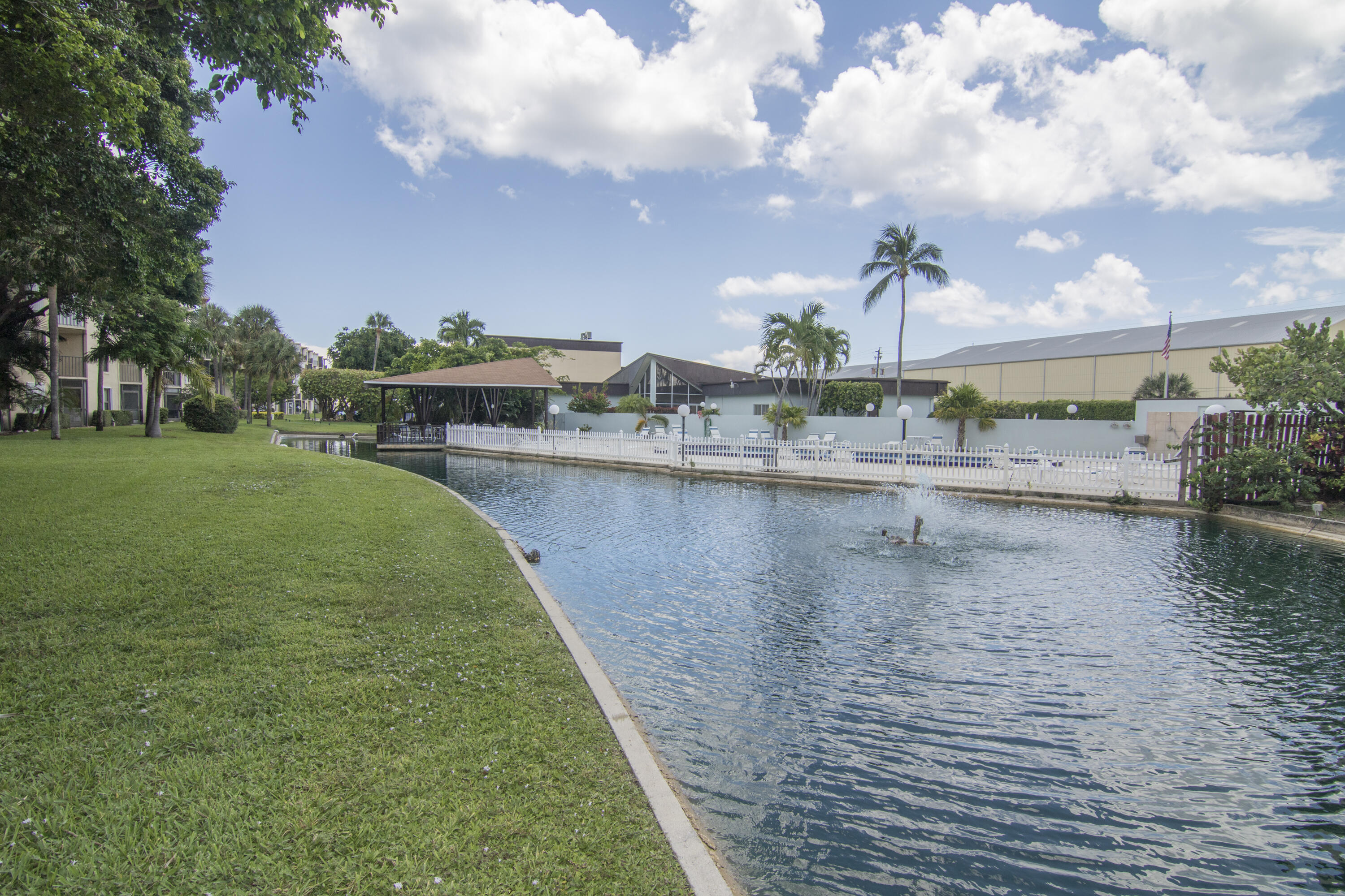 HIDDEN HARBOUR OF THE PALM BEACHES COND DECL FILED - Residential