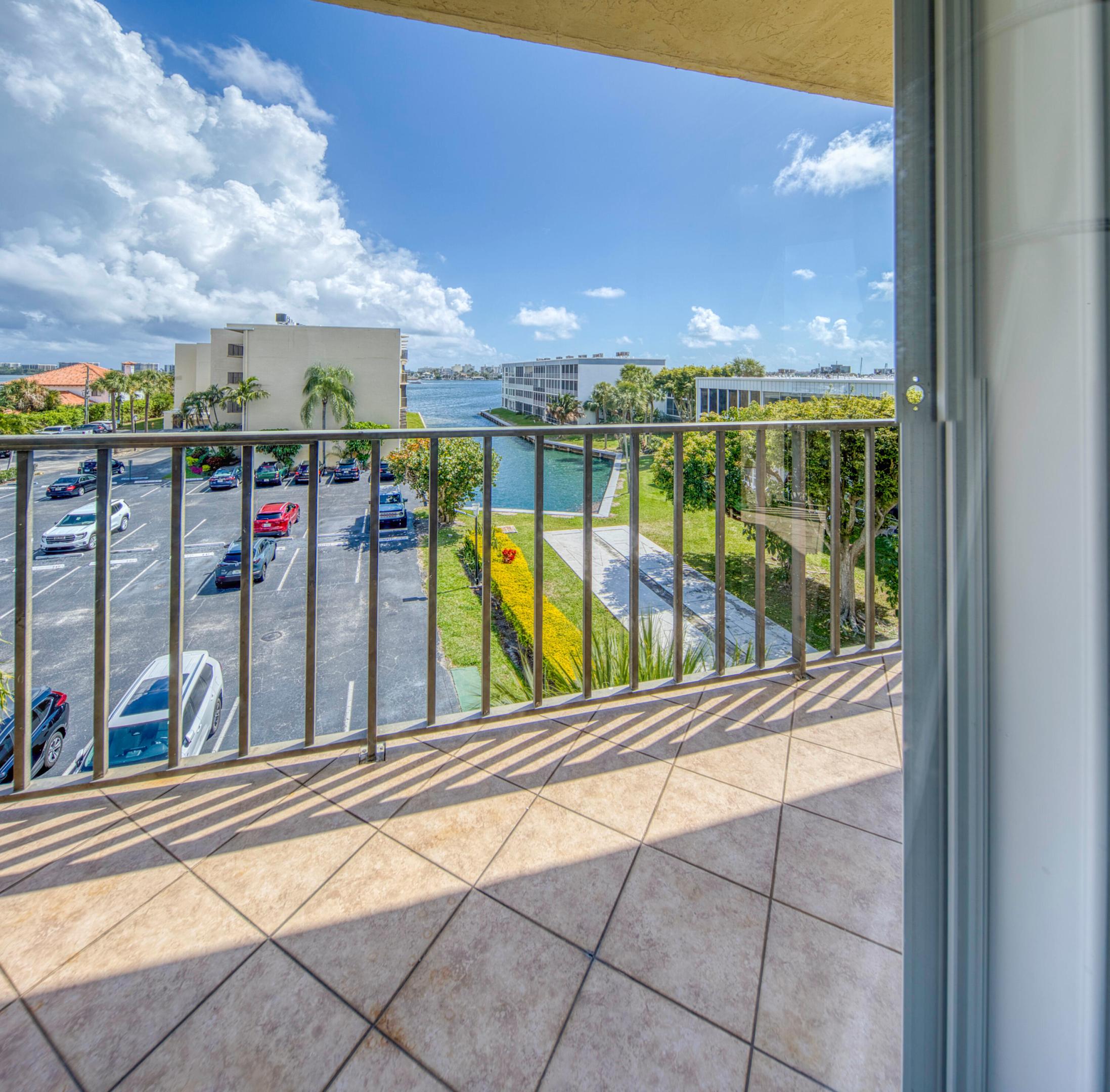 HIDDEN HARBOUR OF THE PALM BEACHES COND DECL FILED - Residential